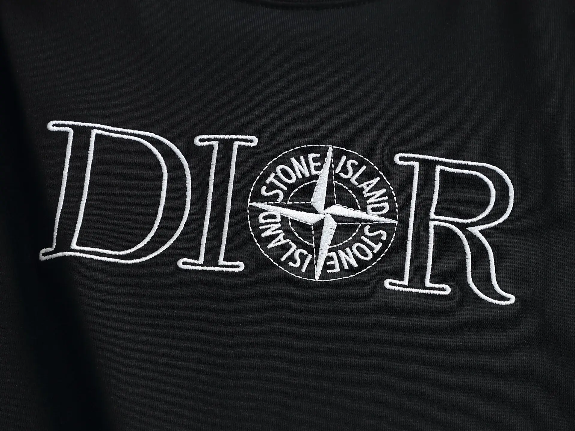 Vintage-Inspired Embroidered Logo T-Shirt D13520164 — view 4