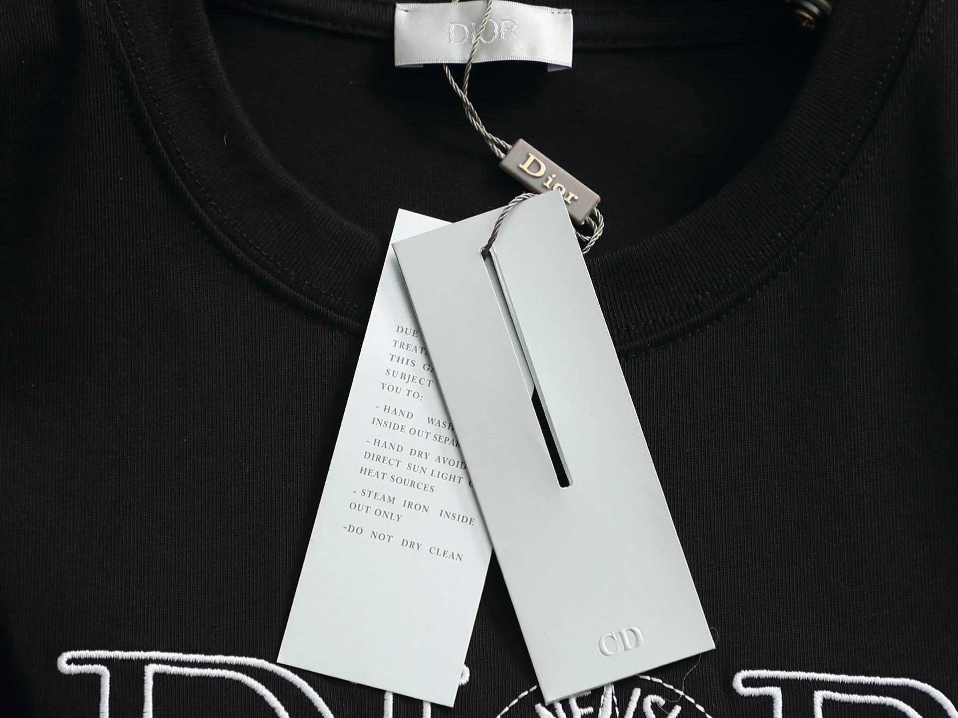 Vintage-Inspired Embroidered Logo T-Shirt D13520164 — view 5