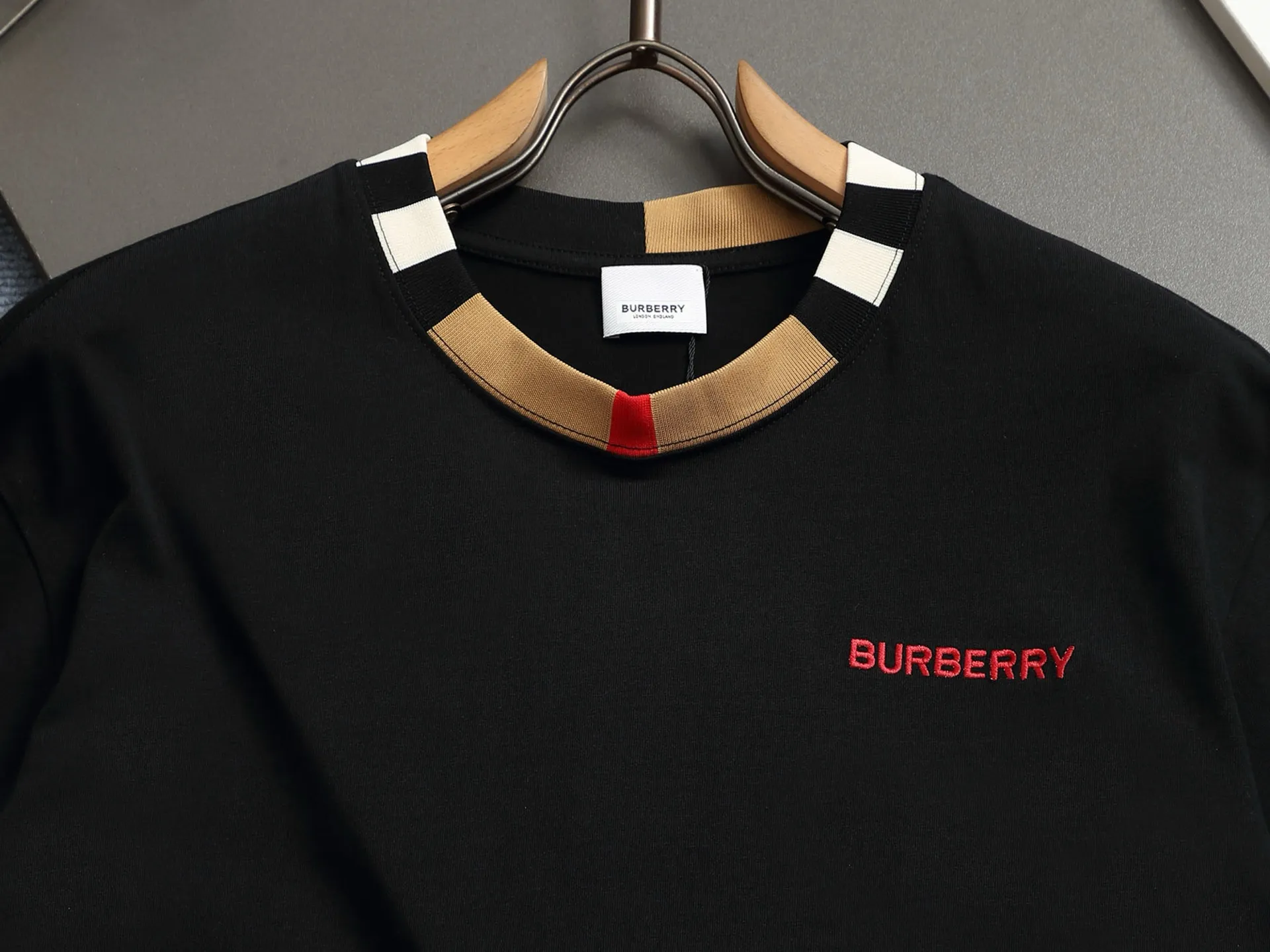 Check-Trim Logo Embroidery Cotton T-Shirt D13520171 — view 3