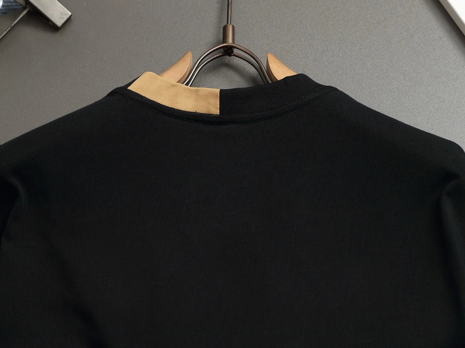 Check-Trim Logo Embroidery Cotton T-Shirt D13520171 — view 8