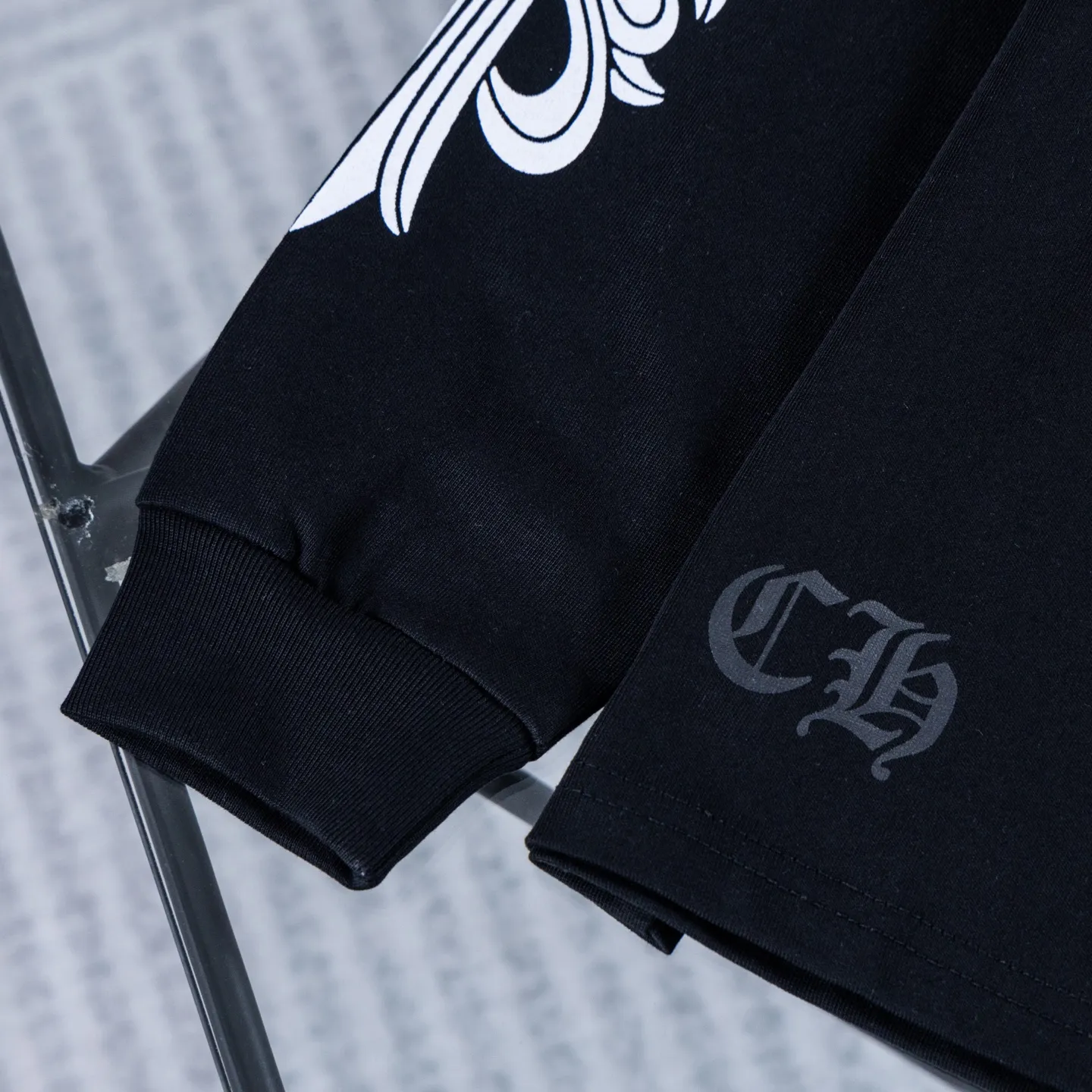 Aspen Exclusive Long-Sleeve Graphic T-Shirt D14021419 — view 6