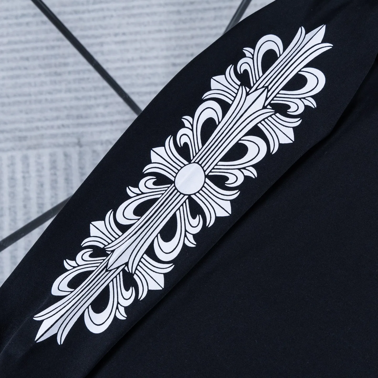 Aspen Exclusive Long-Sleeve Graphic T-Shirt D14021419 — view 9