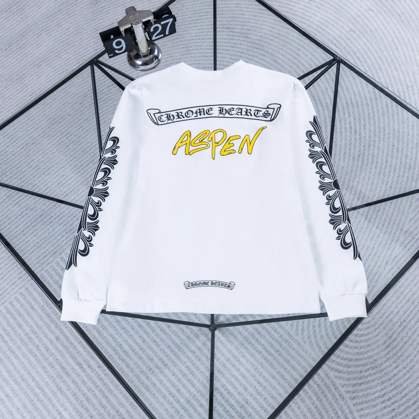 Aspen Exclusive Long-Sleeve Graphic T-Shirt D14021420
