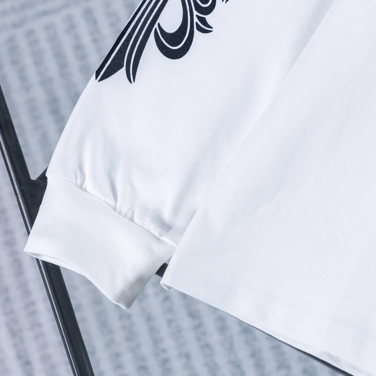 Aspen Exclusive Long-Sleeve Graphic T-Shirt D14021420 — view 4