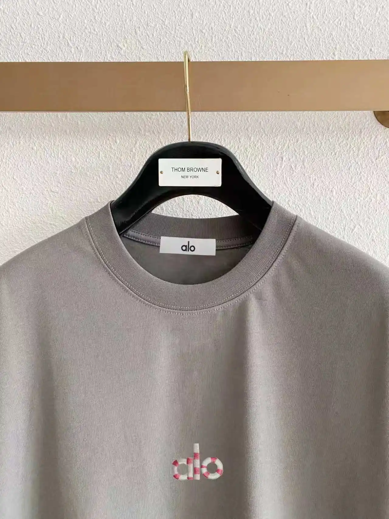 Alo Embroidered Logo Cotton T-Shirt D14020117 — view 3