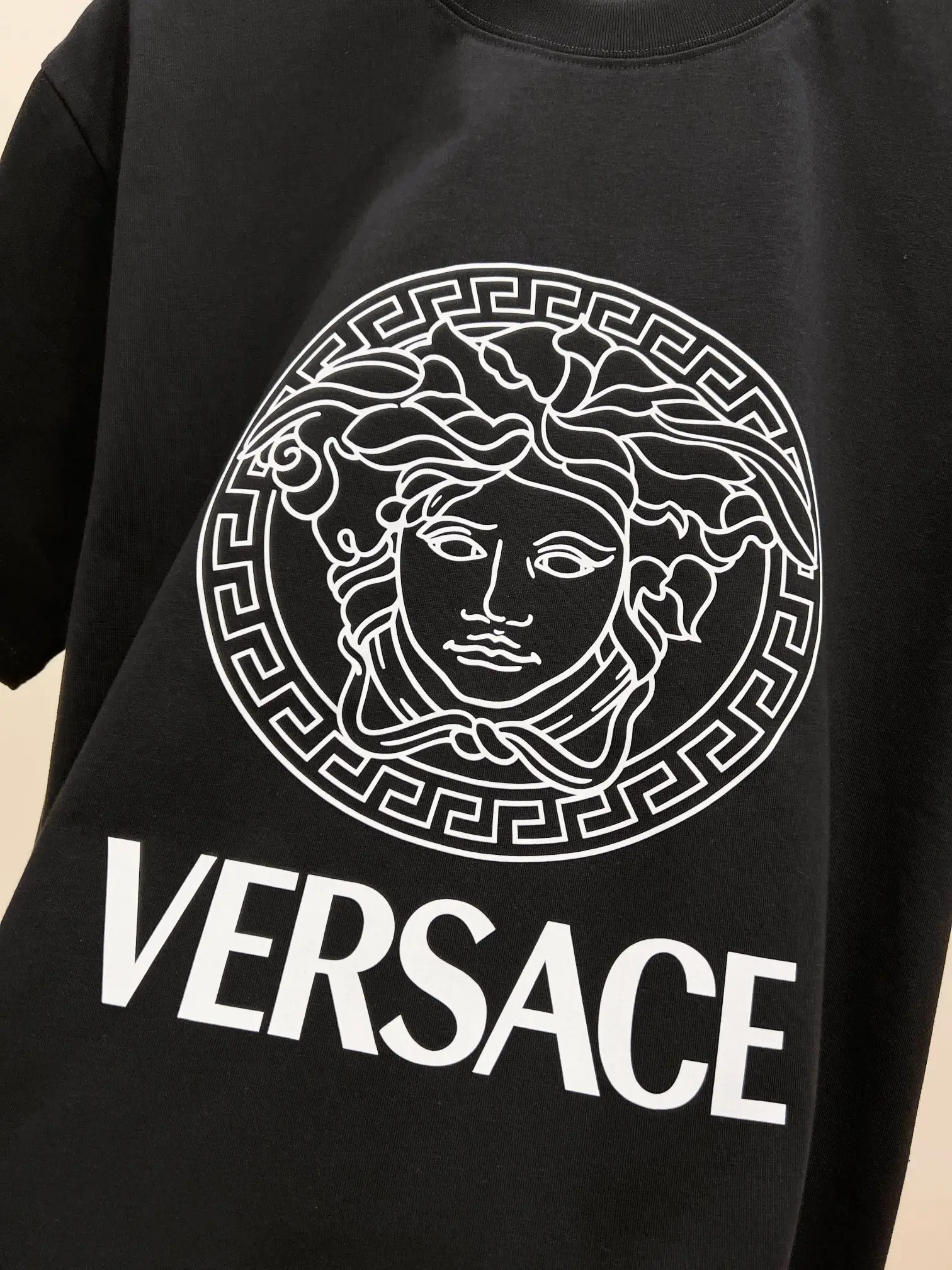 Medusa Logo Graphic T-Shirt D14520140 — view 5