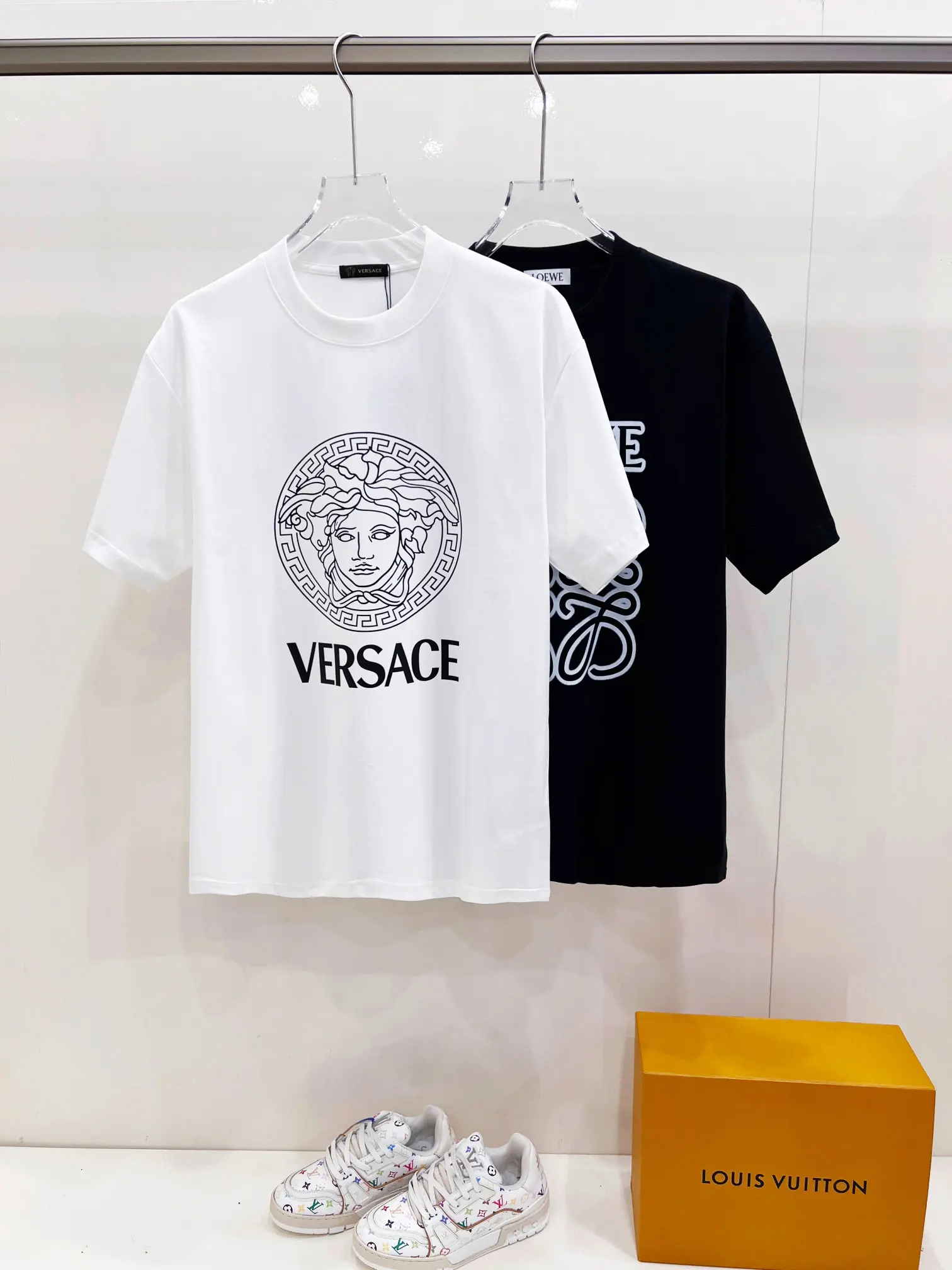 Medusa Logo Graphic T-Shirt D14520140 — view 9
