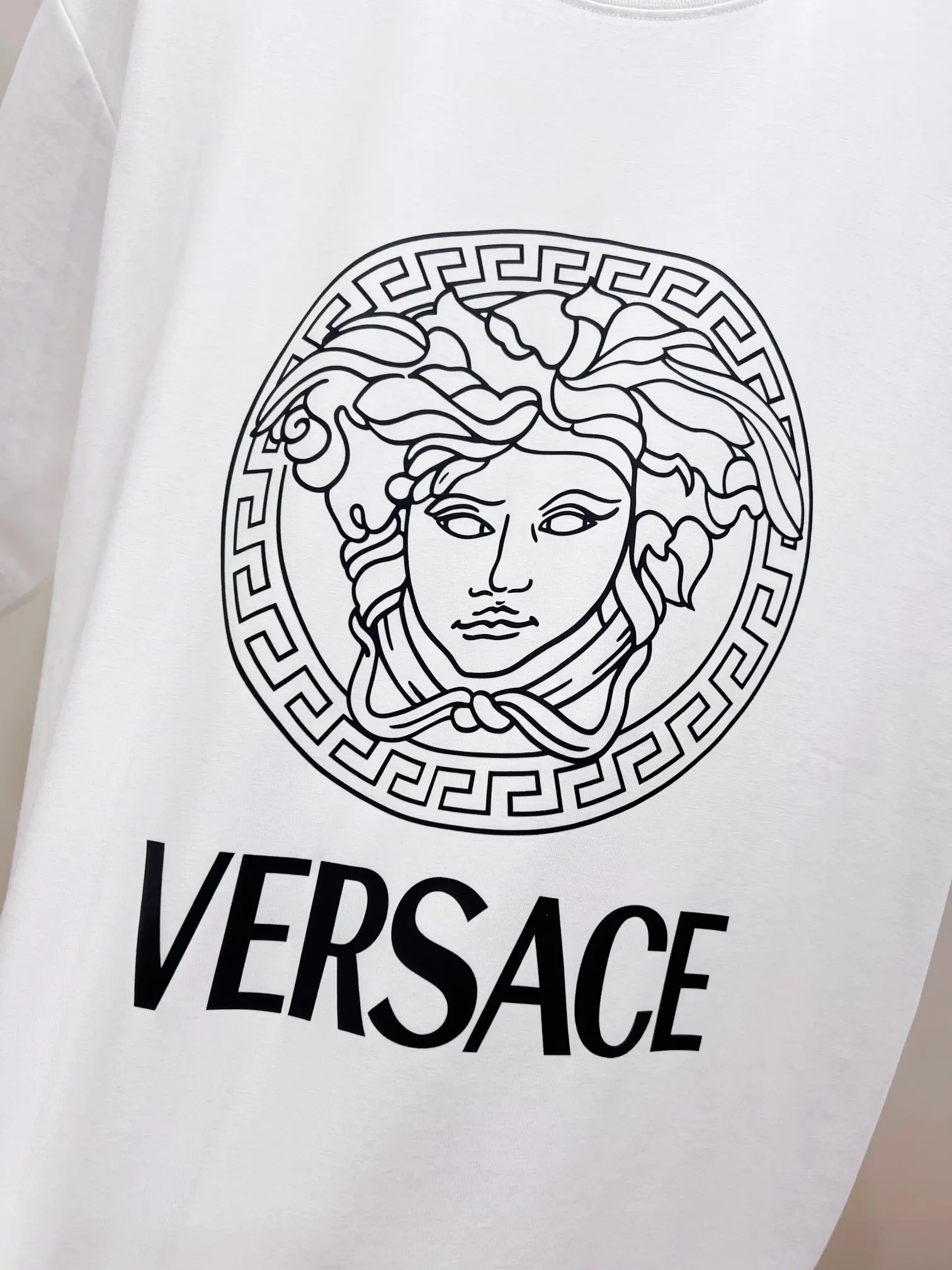 Medusa Logo Graphic T-Shirt D14520141 — view 5