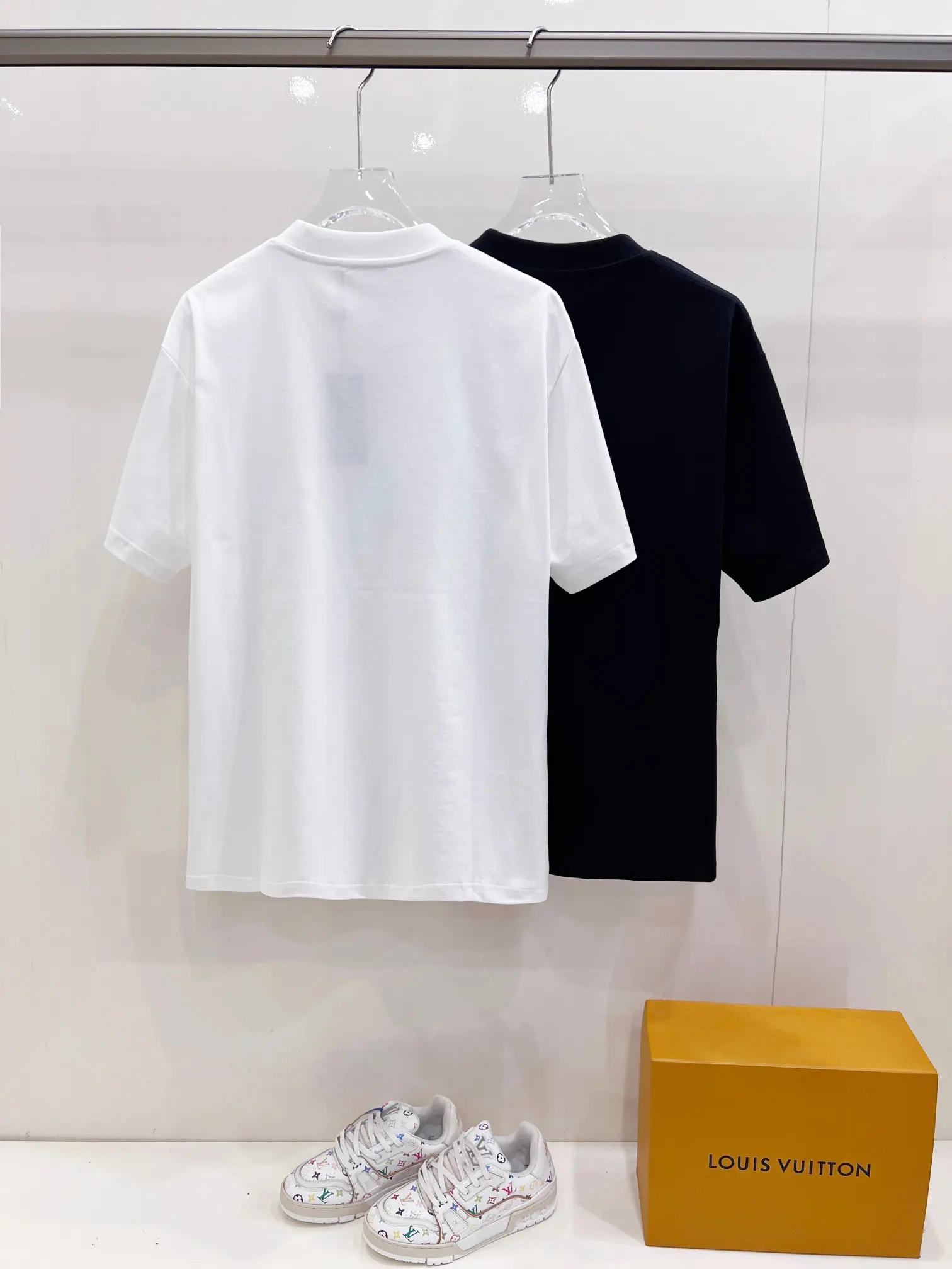 Medusa Logo Graphic T-Shirt D14520141 — view 9