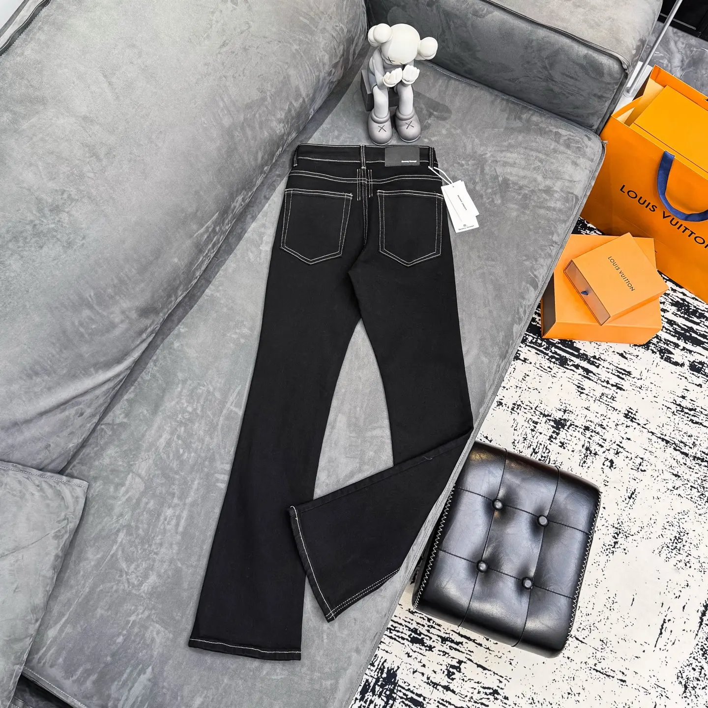 Contrast Stitch Flare-Leg Jeans D16021791 — view 3