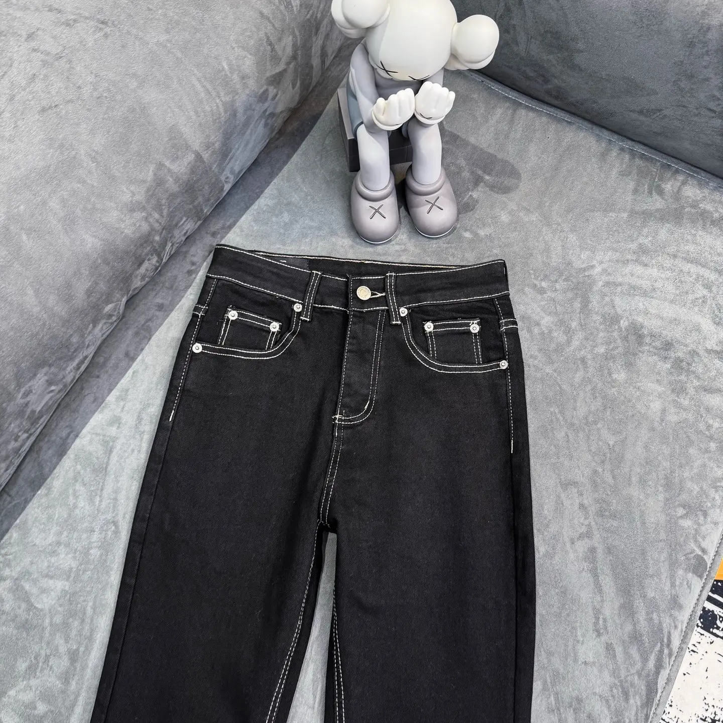 Contrast Stitch Flare-Leg Jeans D16021791 — view 4