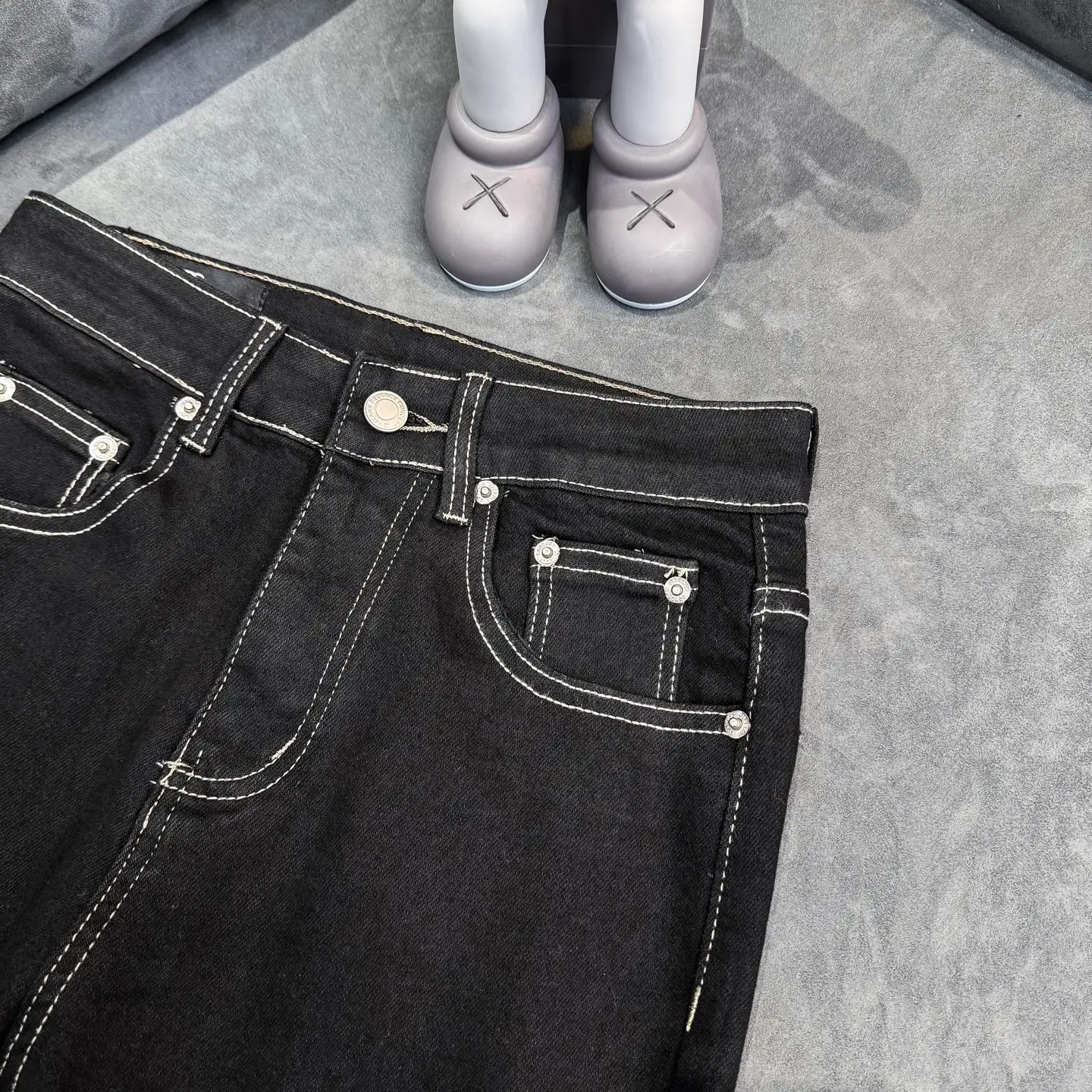 Contrast Stitch Flare-Leg Jeans D16021791 — view 5