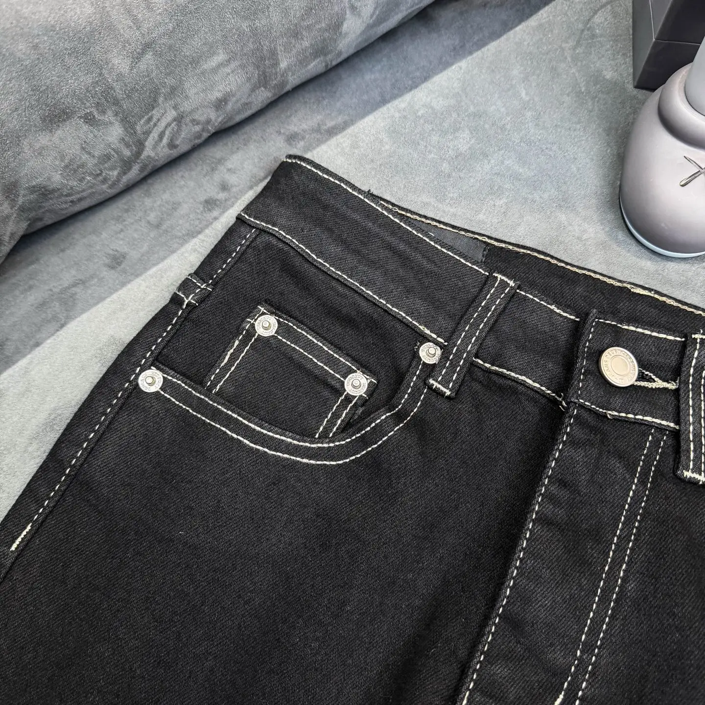 Contrast Stitch Flare-Leg Jeans D16021791 — view 6