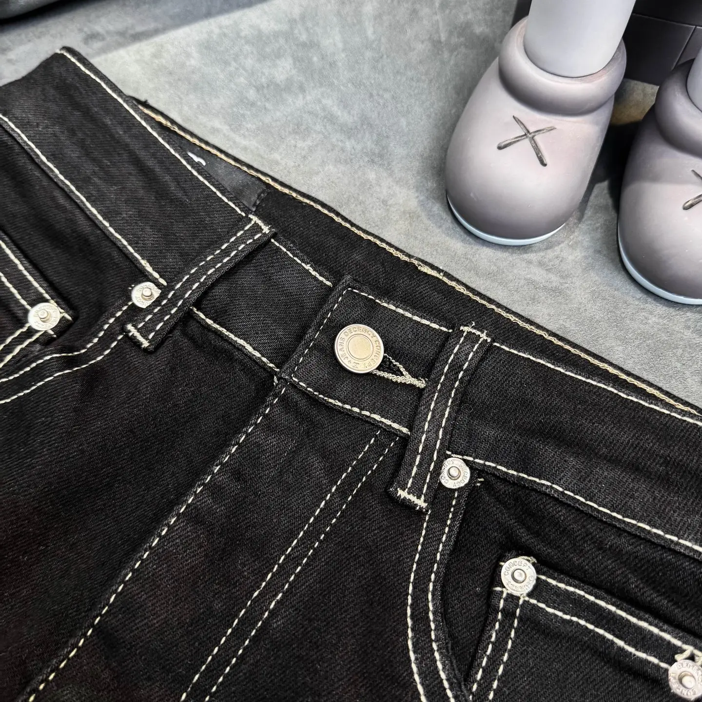 Contrast Stitch Flare-Leg Jeans D16021791 — view 7