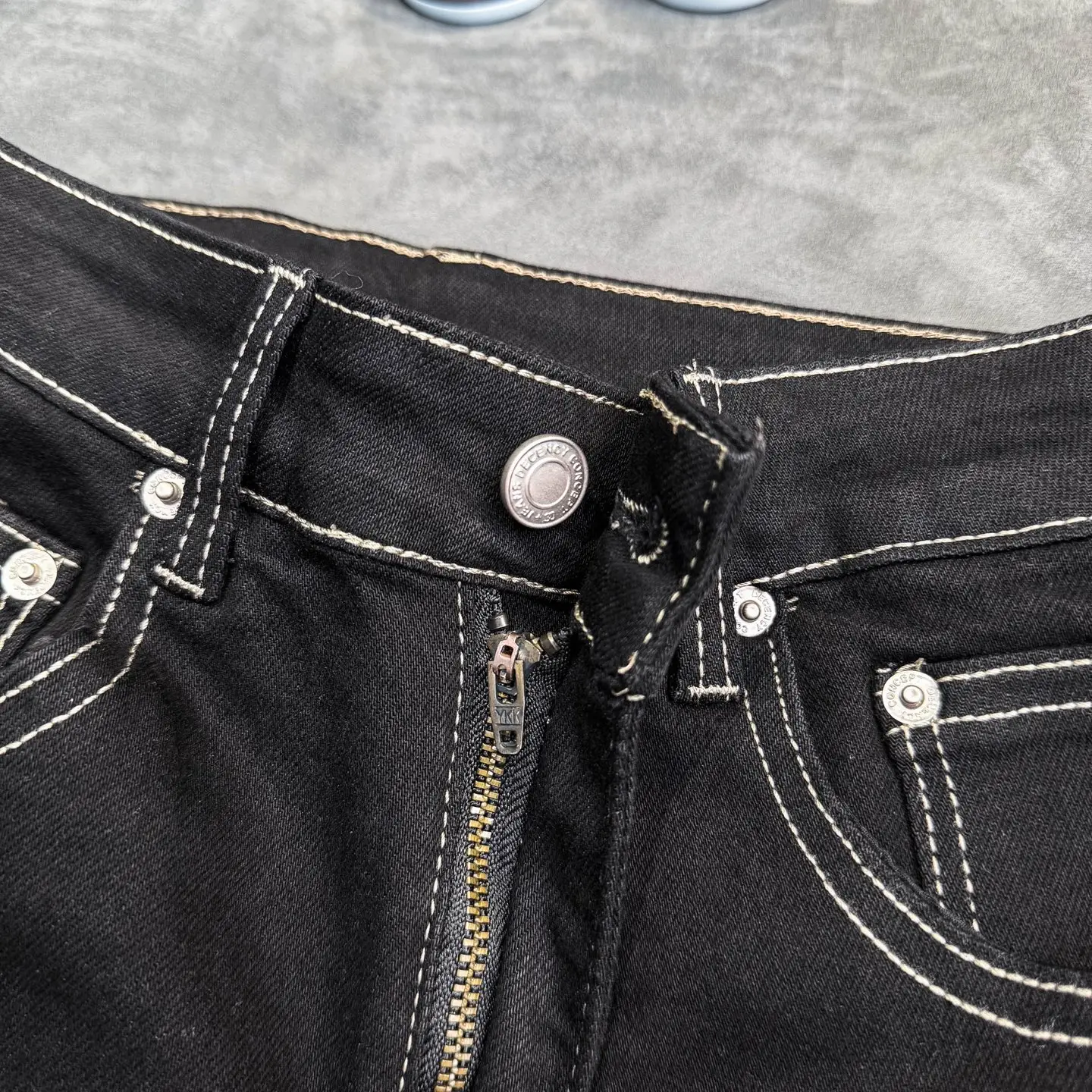 Contrast Stitch Flare-Leg Jeans D16021791 — view 10