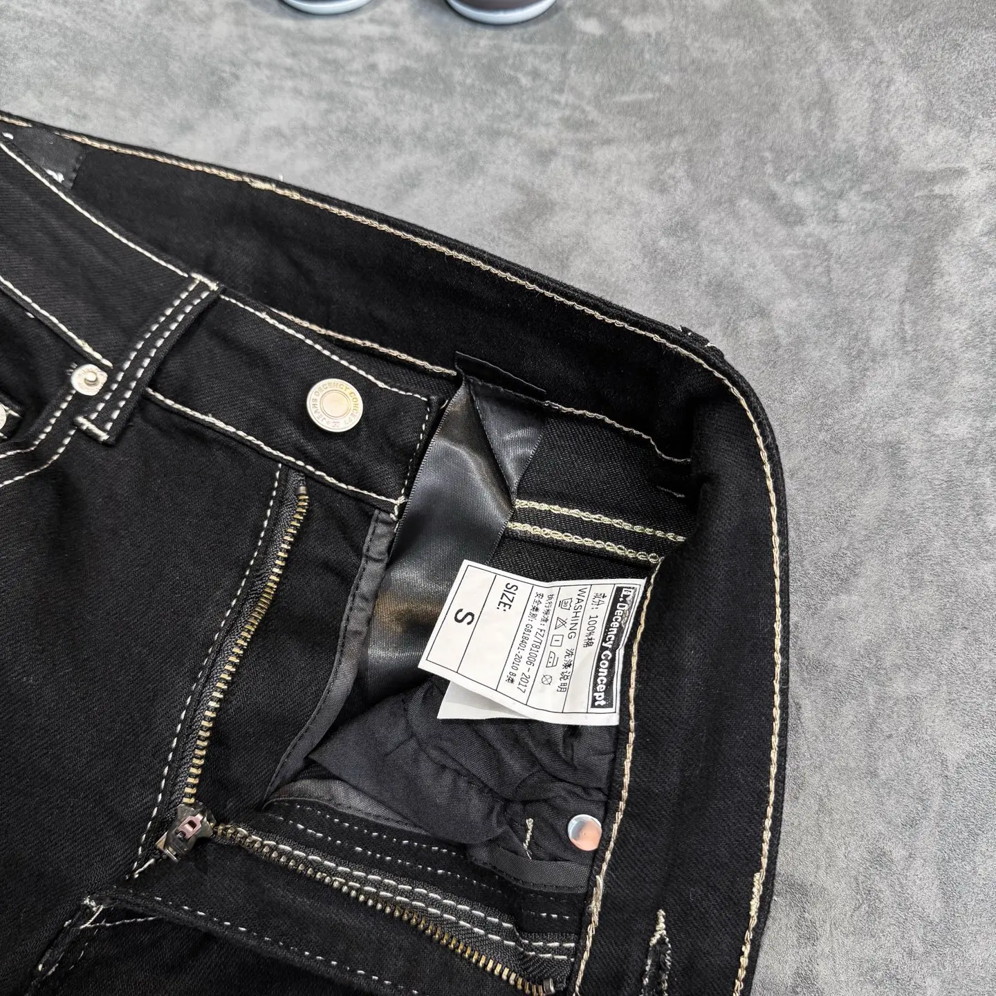 Contrast Stitch Flare-Leg Jeans D16021791 — view 11
