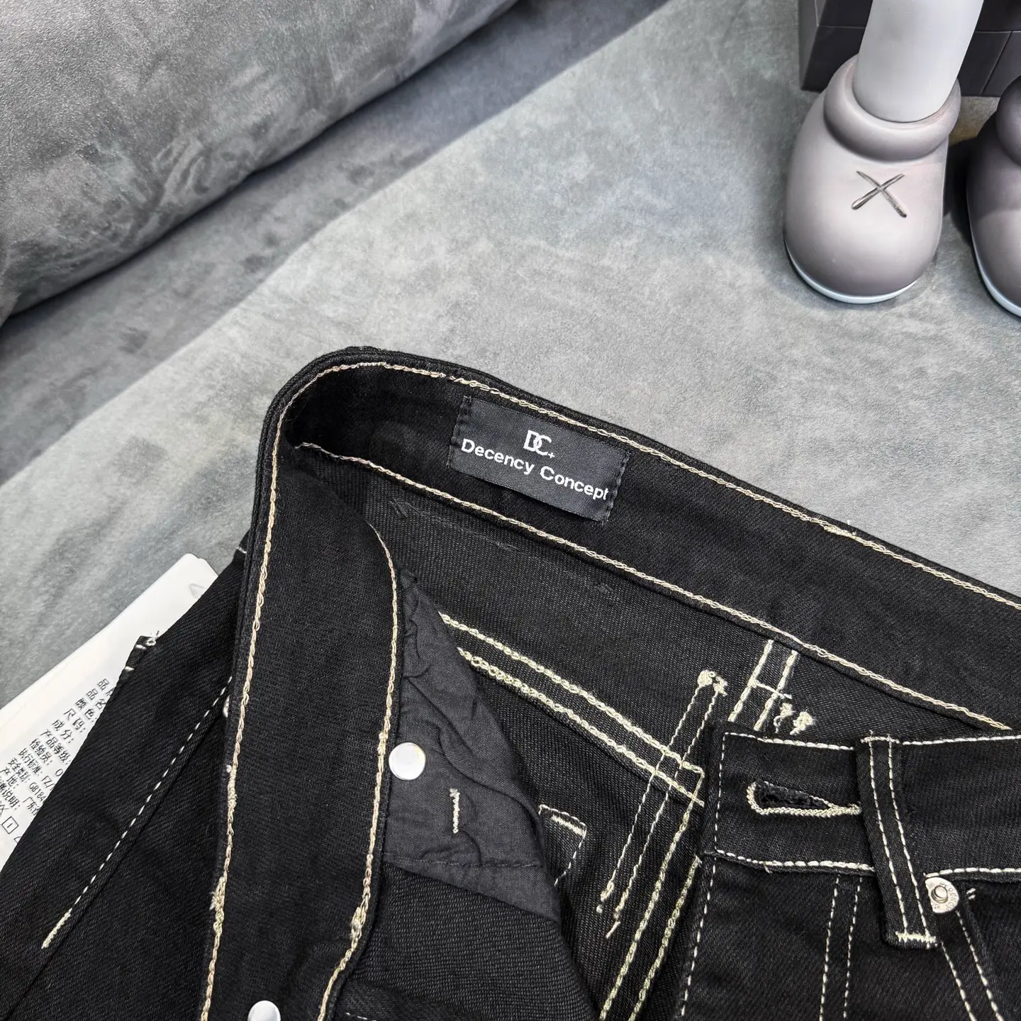 Contrast Stitch Flare-Leg Jeans D16021791 — view 12