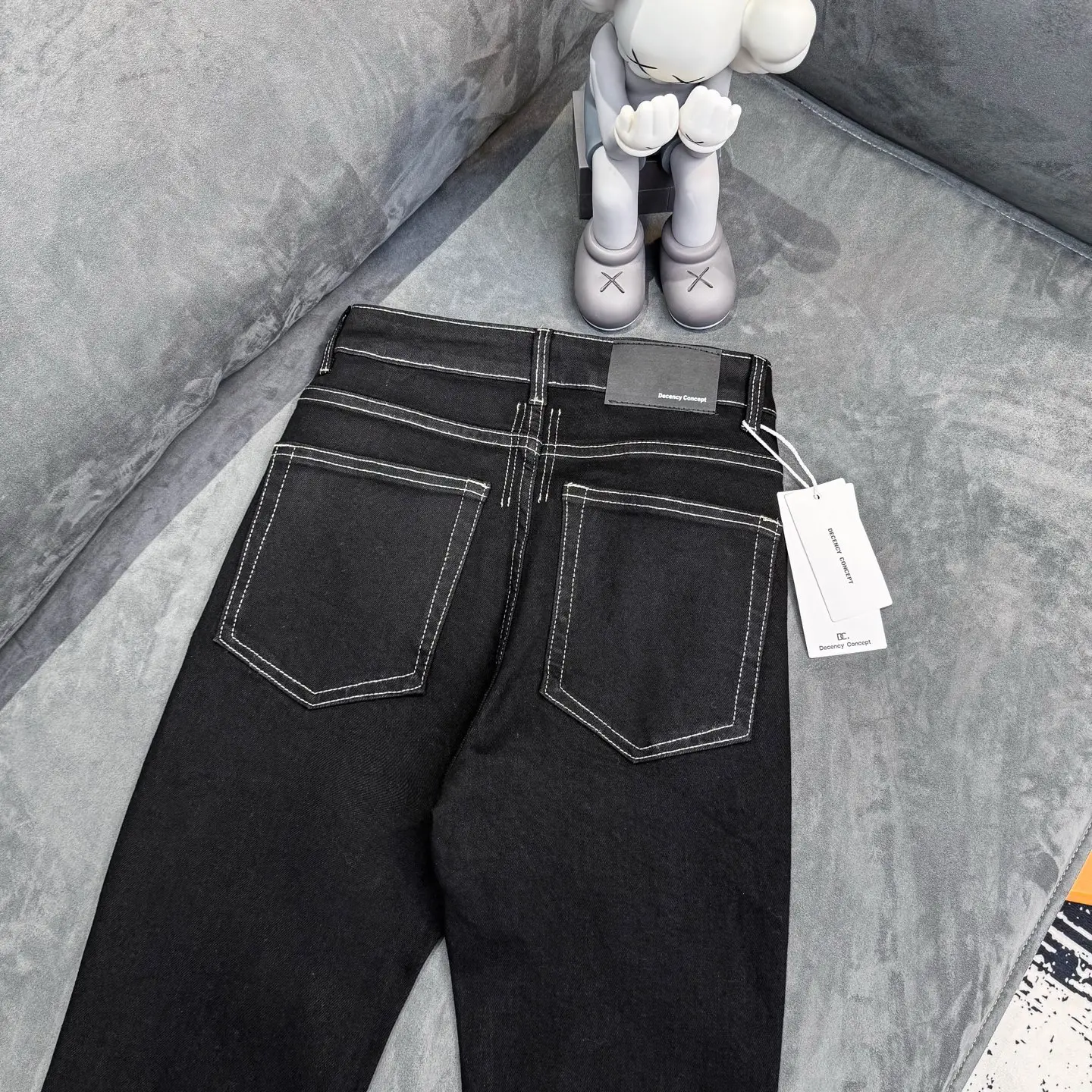 Contrast Stitch Flare-Leg Jeans D16021791 — view 13