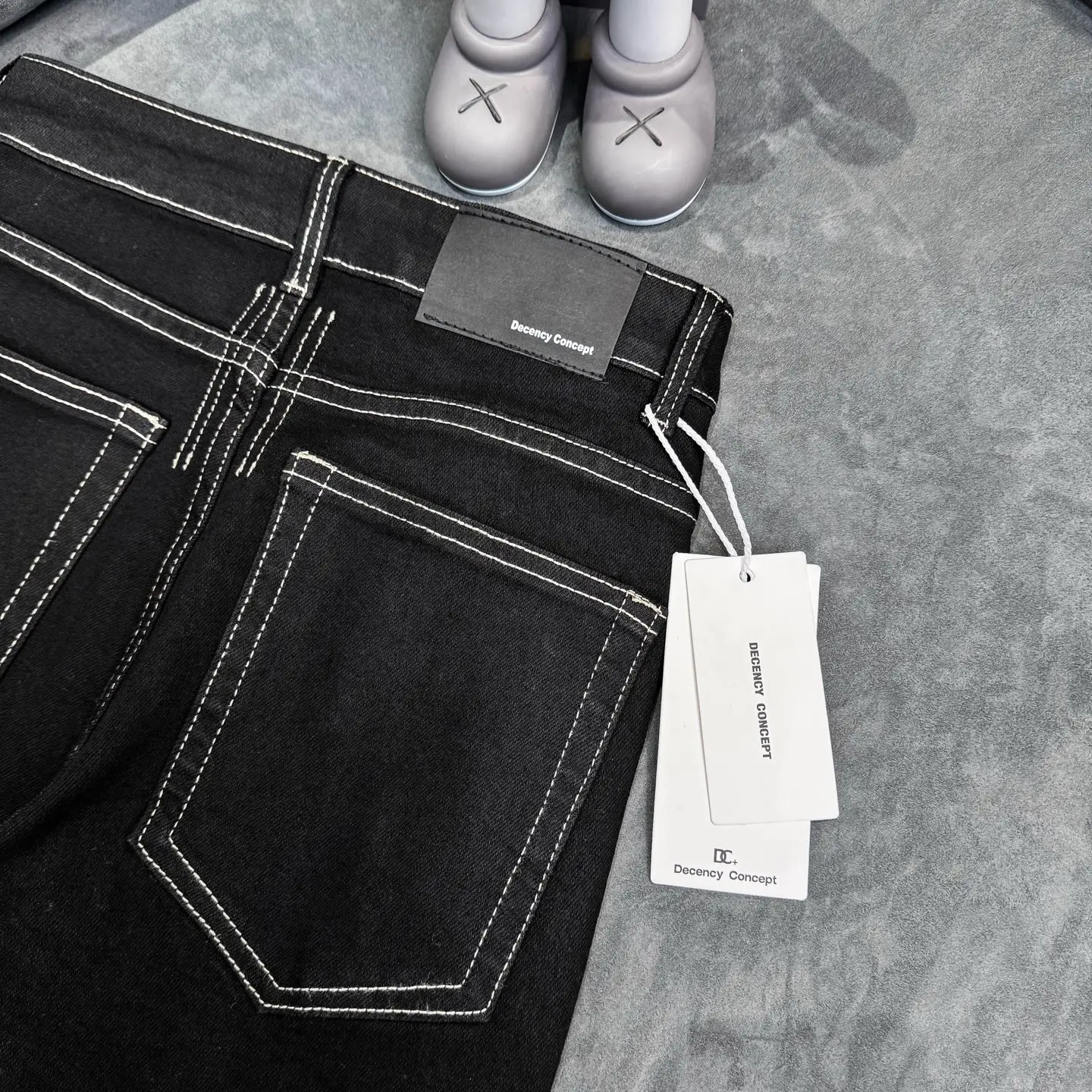 Contrast Stitch Flare-Leg Jeans D16021791 — view 14