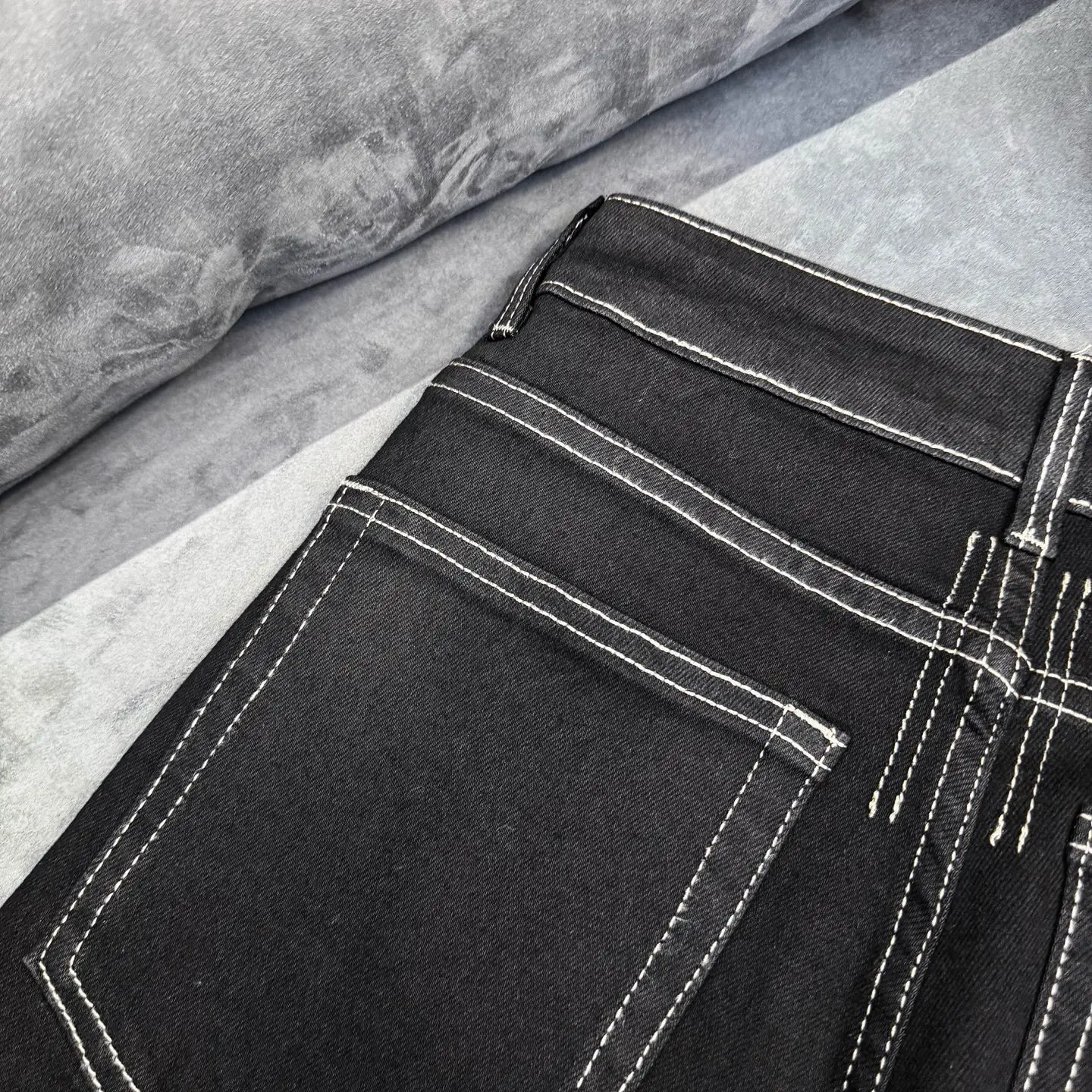 Contrast Stitch Flare-Leg Jeans D16021791 — view 15