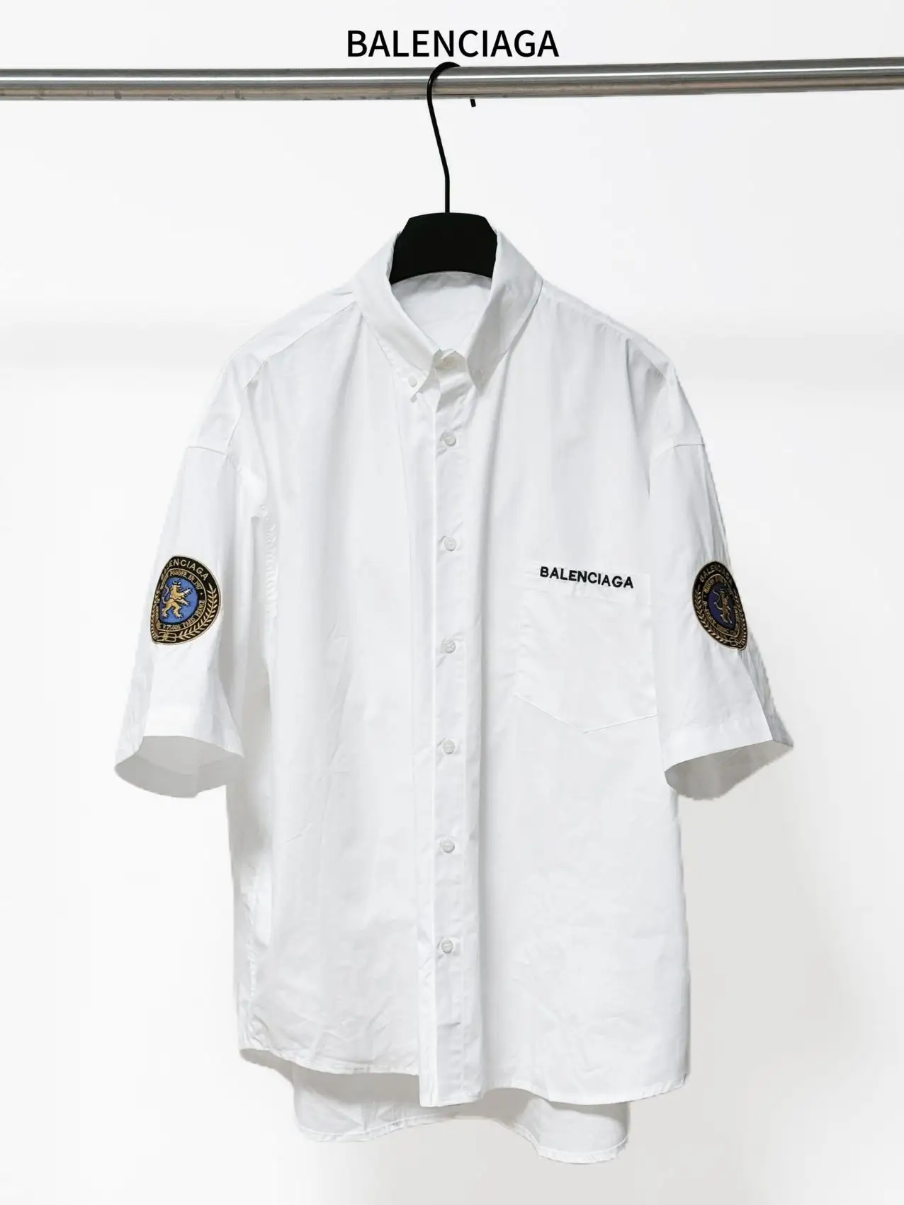 Embroidered Crest Oversized Short-Sleeve Shirt D16519837
