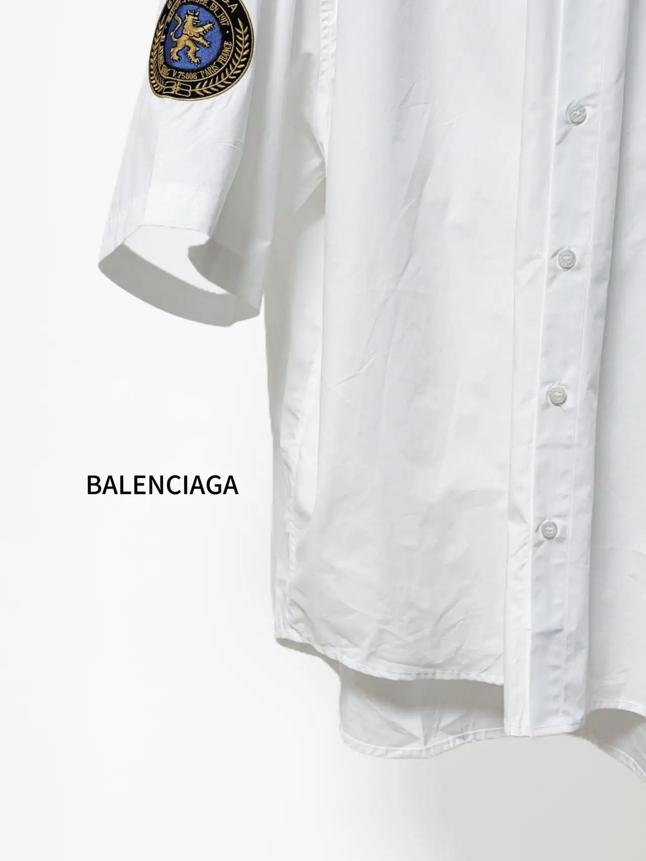 Embroidered Crest Oversized Short-Sleeve Shirt D16519837 — view 3