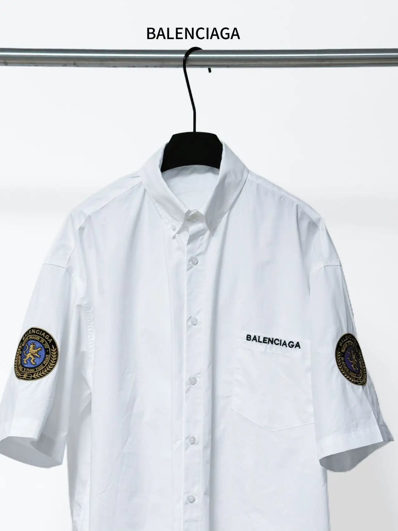 Embroidered Crest Oversized Short-Sleeve Shirt D16519837 — view 4