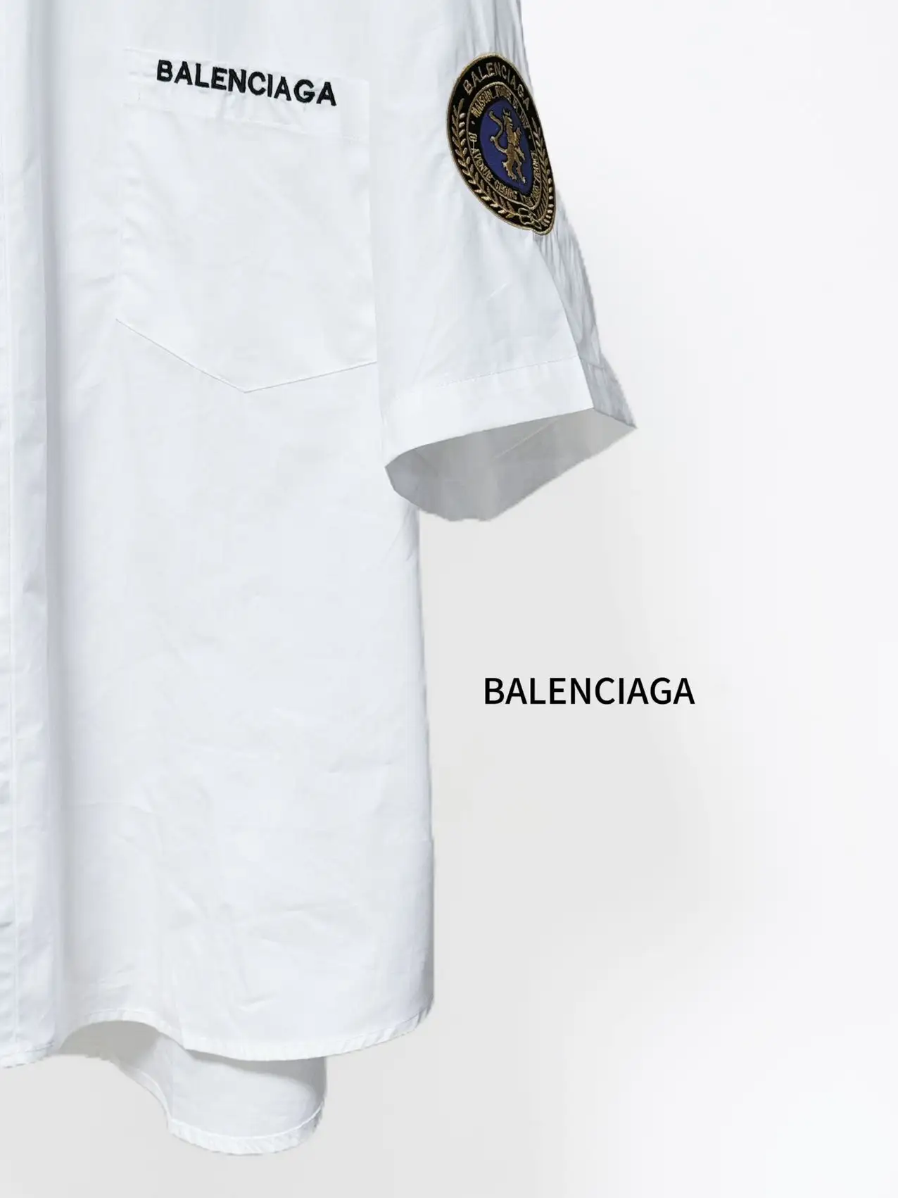 Embroidered Crest Oversized Short-Sleeve Shirt D16519837 — view 6