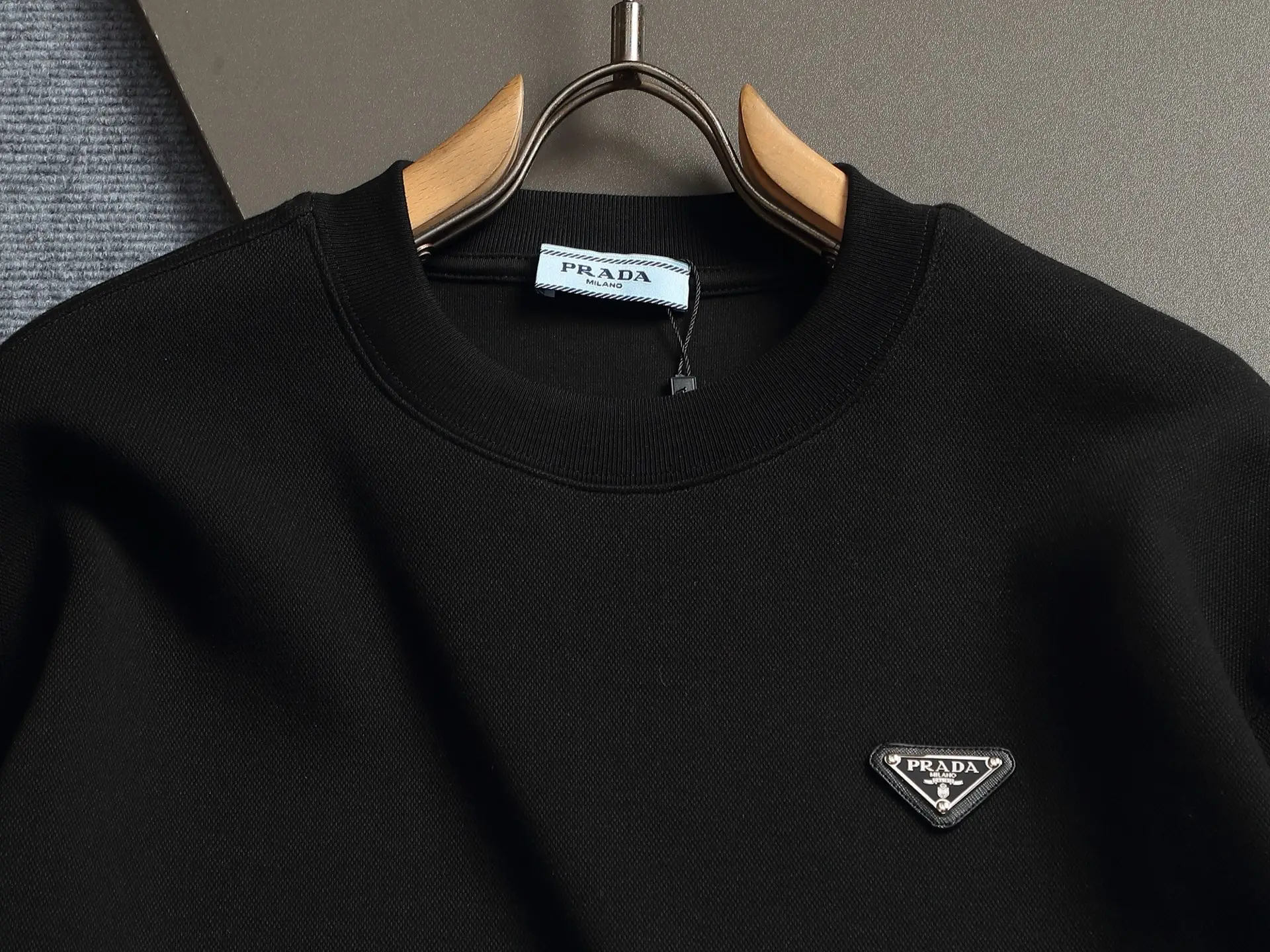 Logo-Appliqué Crew-Neck Sweatshirt D17021963 — view 2