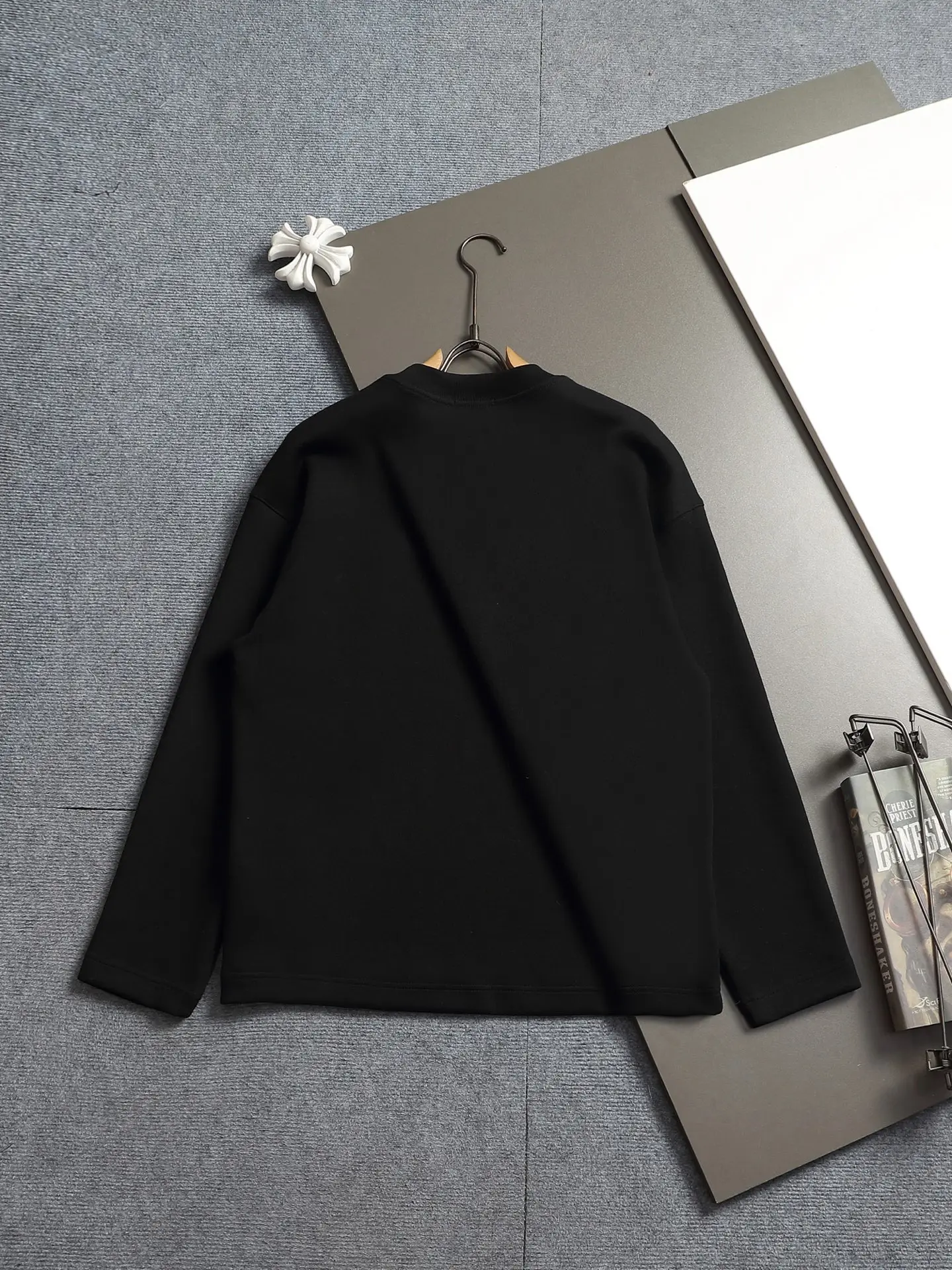Logo-Appliqué Crew-Neck Sweatshirt D17021963 — view 10