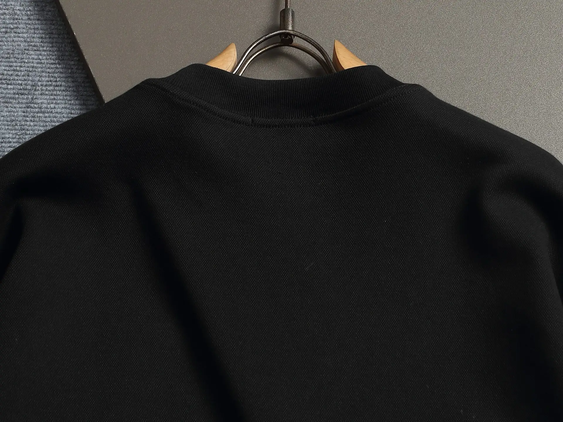 Logo-Appliqué Crew-Neck Sweatshirt D17021963 — view 11