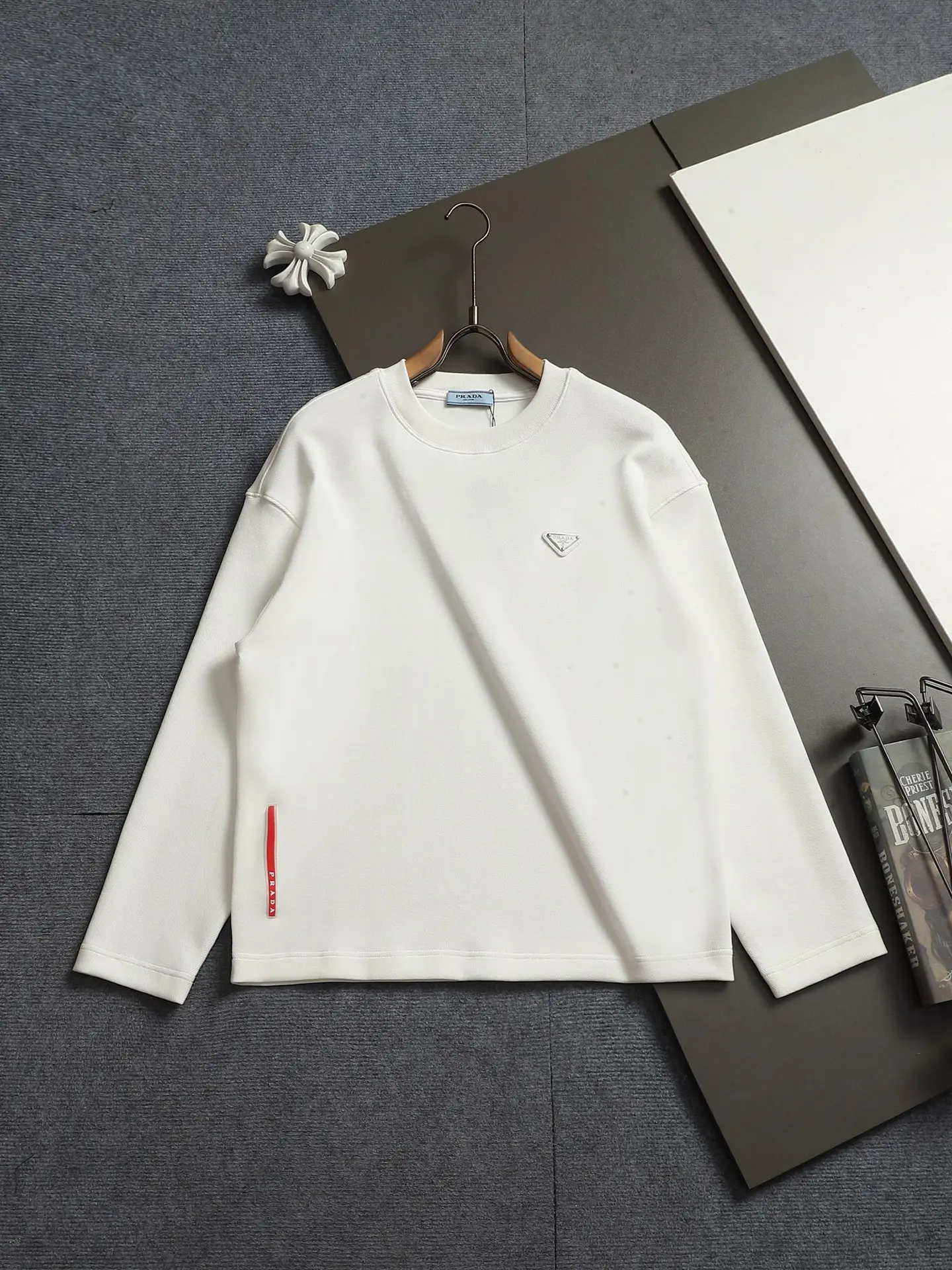 Enamel Triangle Logo Crew-Neck Sweatshirt D17021962