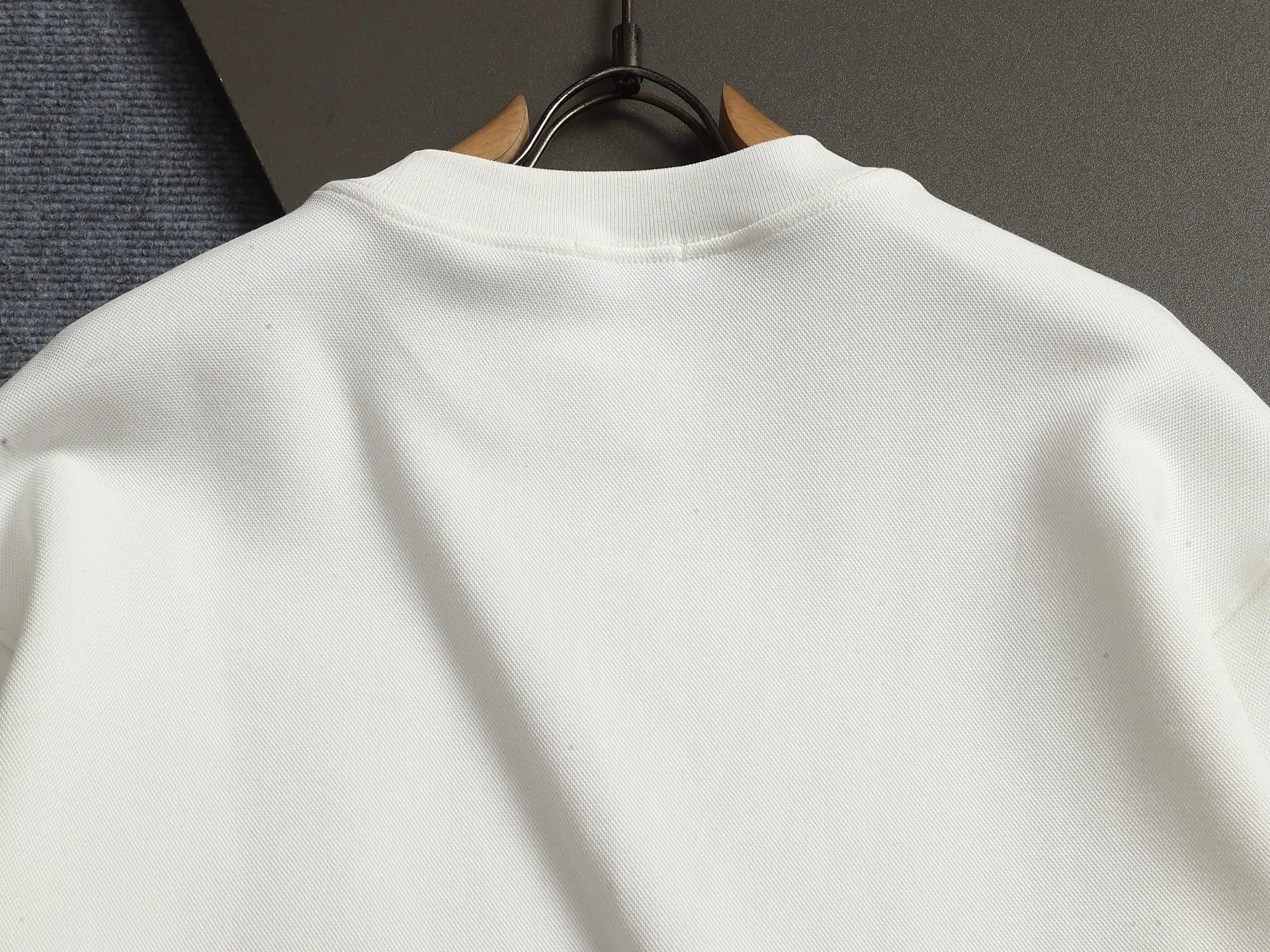 Anagram Embossed Crew-Neck Sweatshirt D17021959 — view 9
