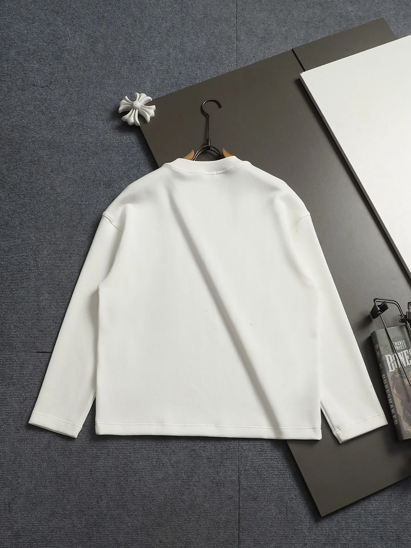 Anagram Embossed Crew-Neck Sweatshirt D17021959 — view 10