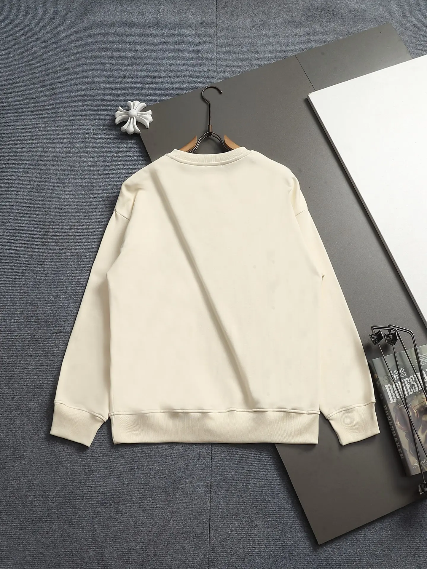 Moncler Archive Logo Crew-Neck Sweatshirt D17021948 — view 11