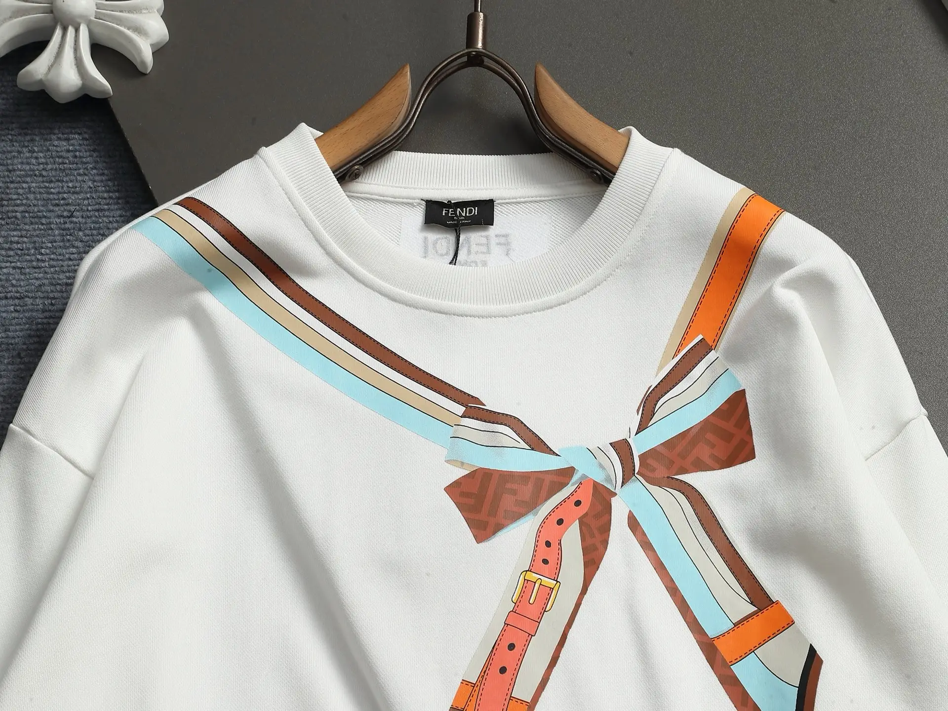 Trompe L'oeil Bow Print Sweatshirt D17021945 — view 2