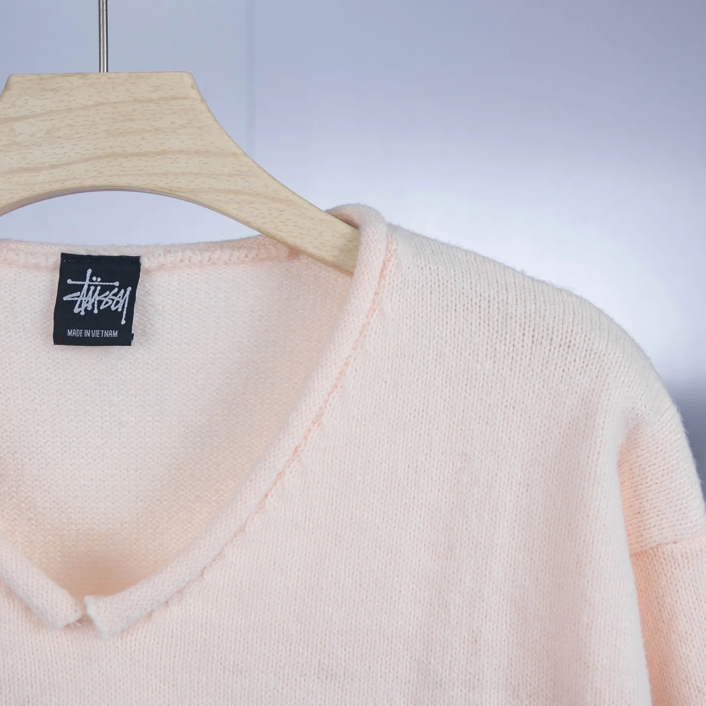 Logo-Embroidered V-Neck Knit Sweater D17021782 — view 5