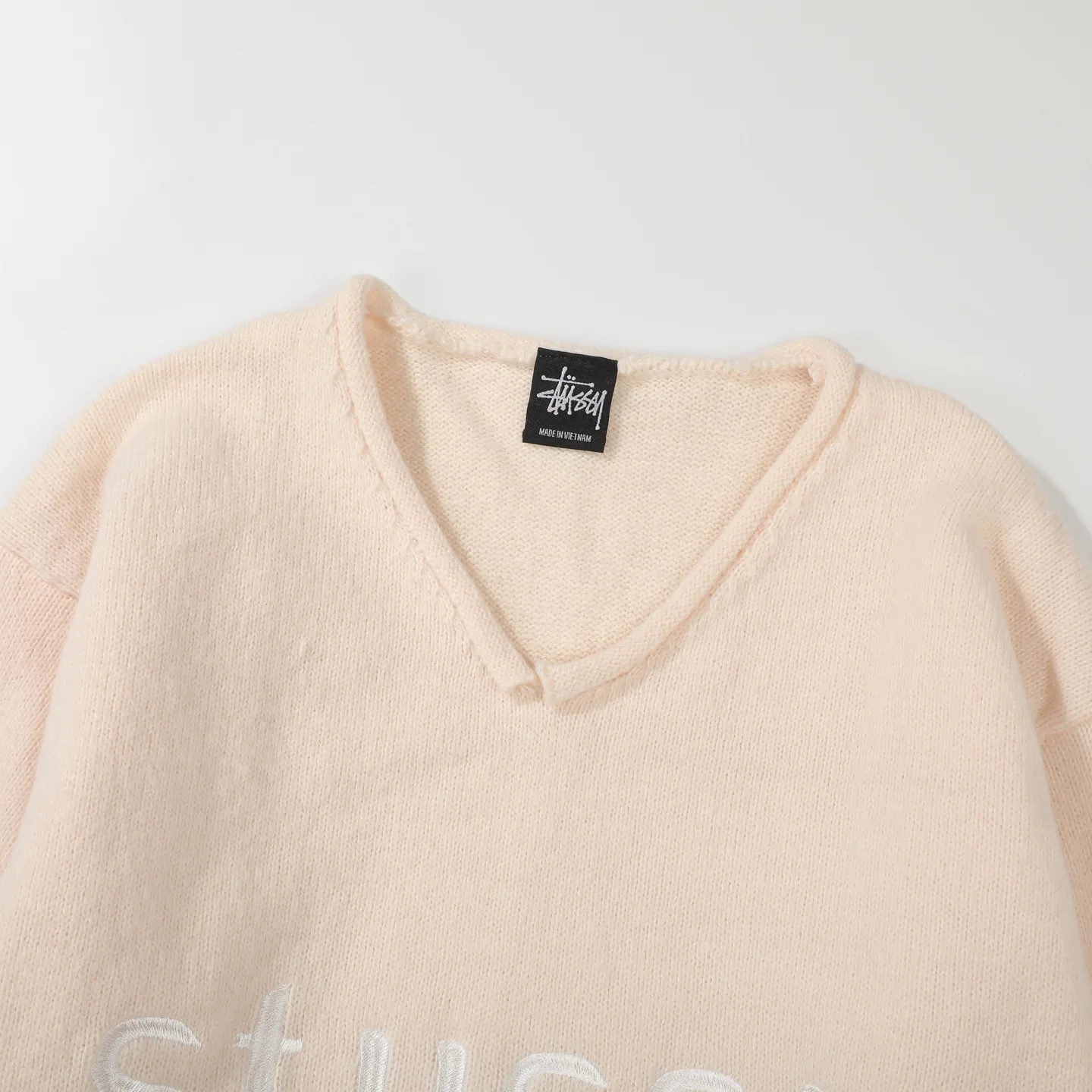 Logo-Embroidered V-Neck Knit Sweater D17021783 — view 3