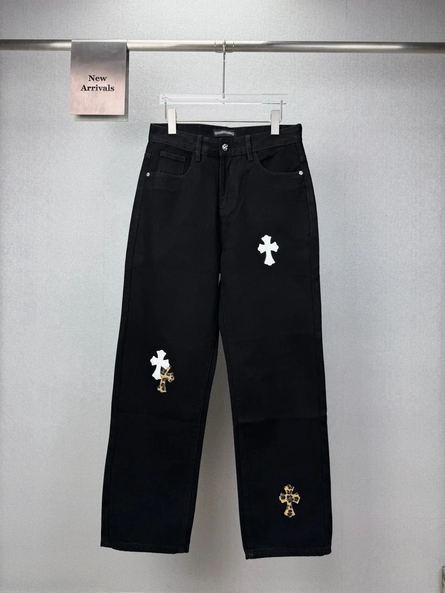 Leopard Cross Patch Straight-Leg Jeans D17521870