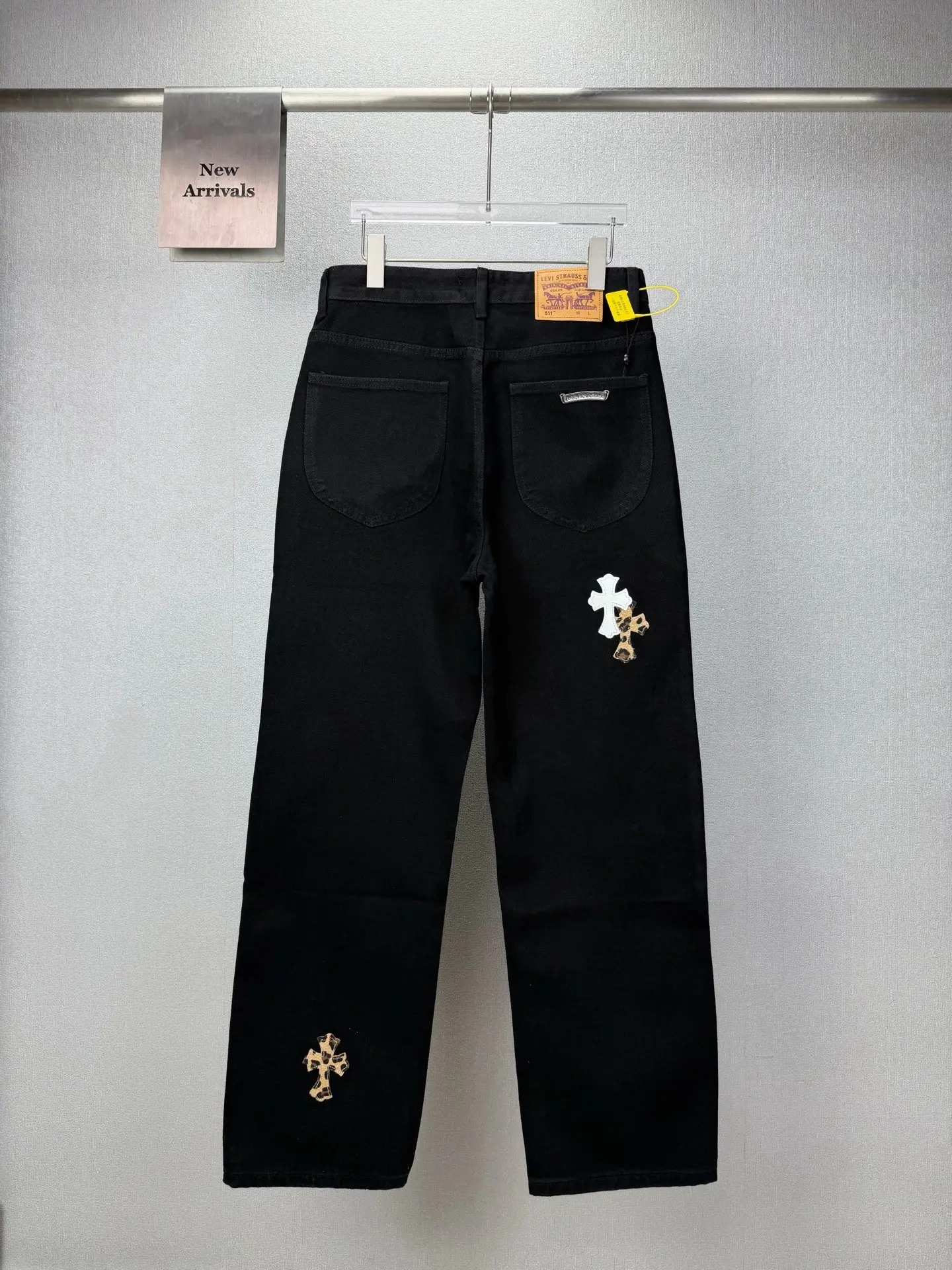 Leopard Cross Patch Straight-Leg Jeans D17521870 — view 2