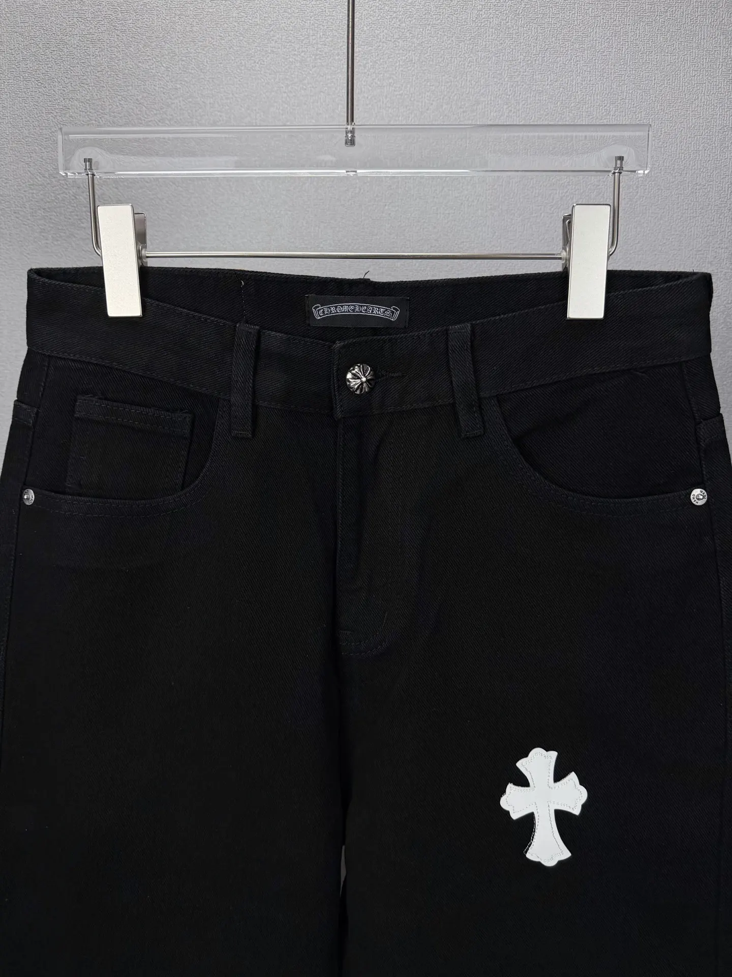 Leopard Cross Patch Straight-Leg Jeans D17521870 — view 3