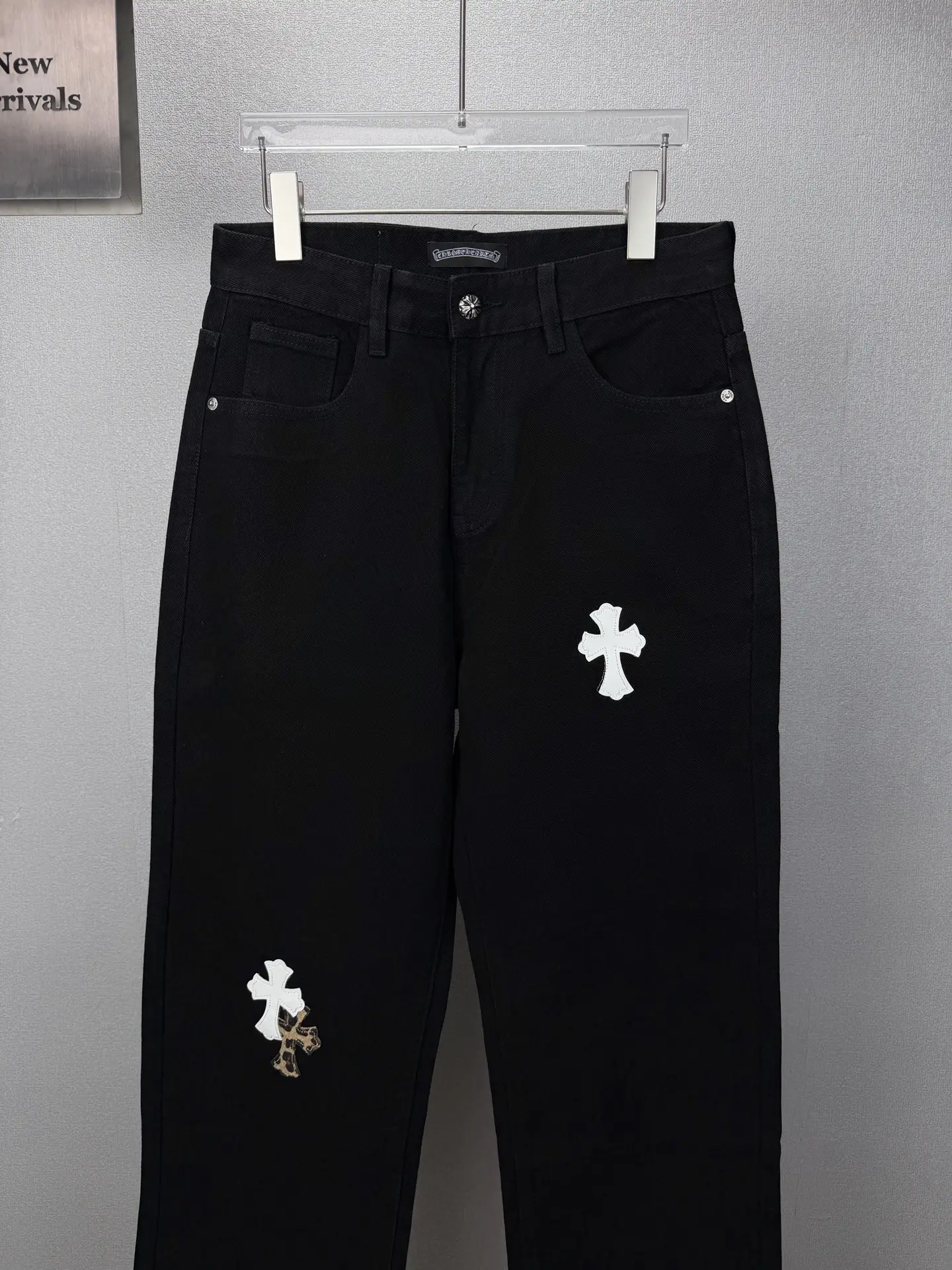 Leopard Cross Patch Straight-Leg Jeans D17521870 — view 5