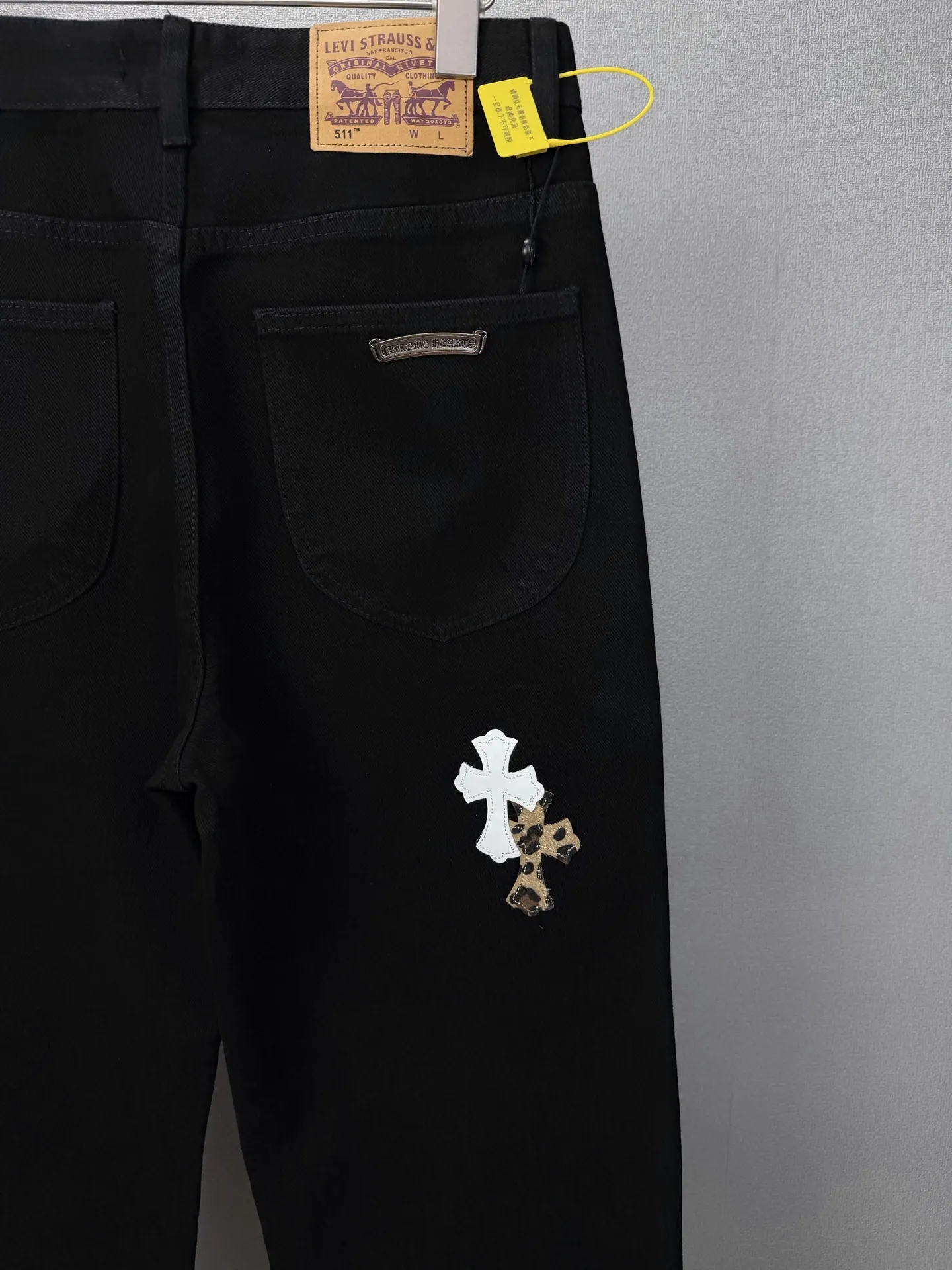 Leopard Cross Patch Straight-Leg Jeans D17521870 — view 7