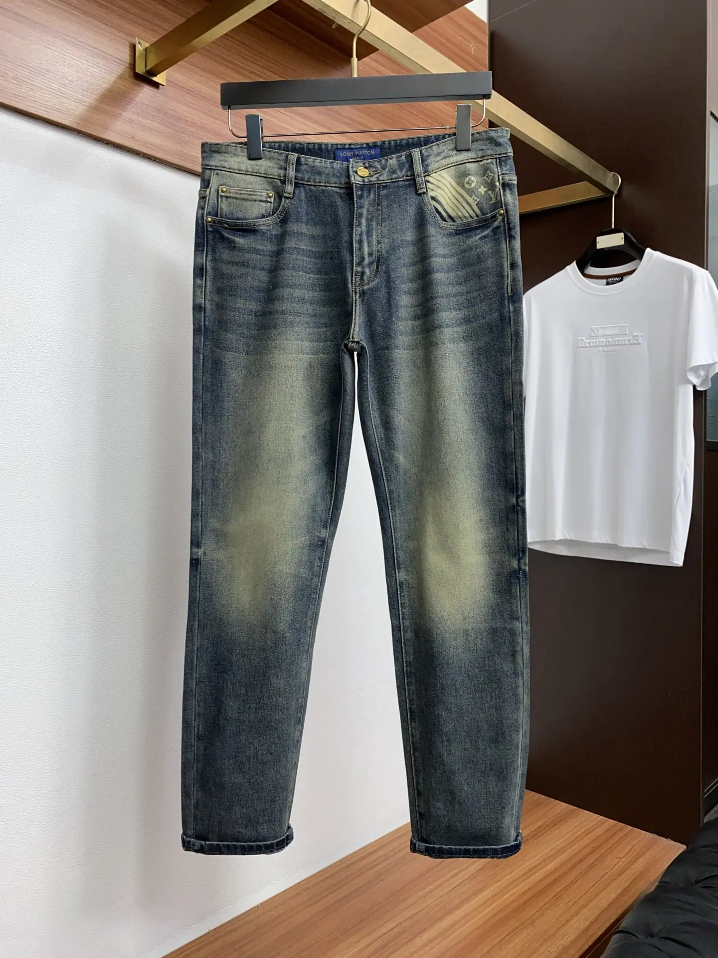 Slim-Fit Straight-Leg Washed Jeans D17522574 — view 2