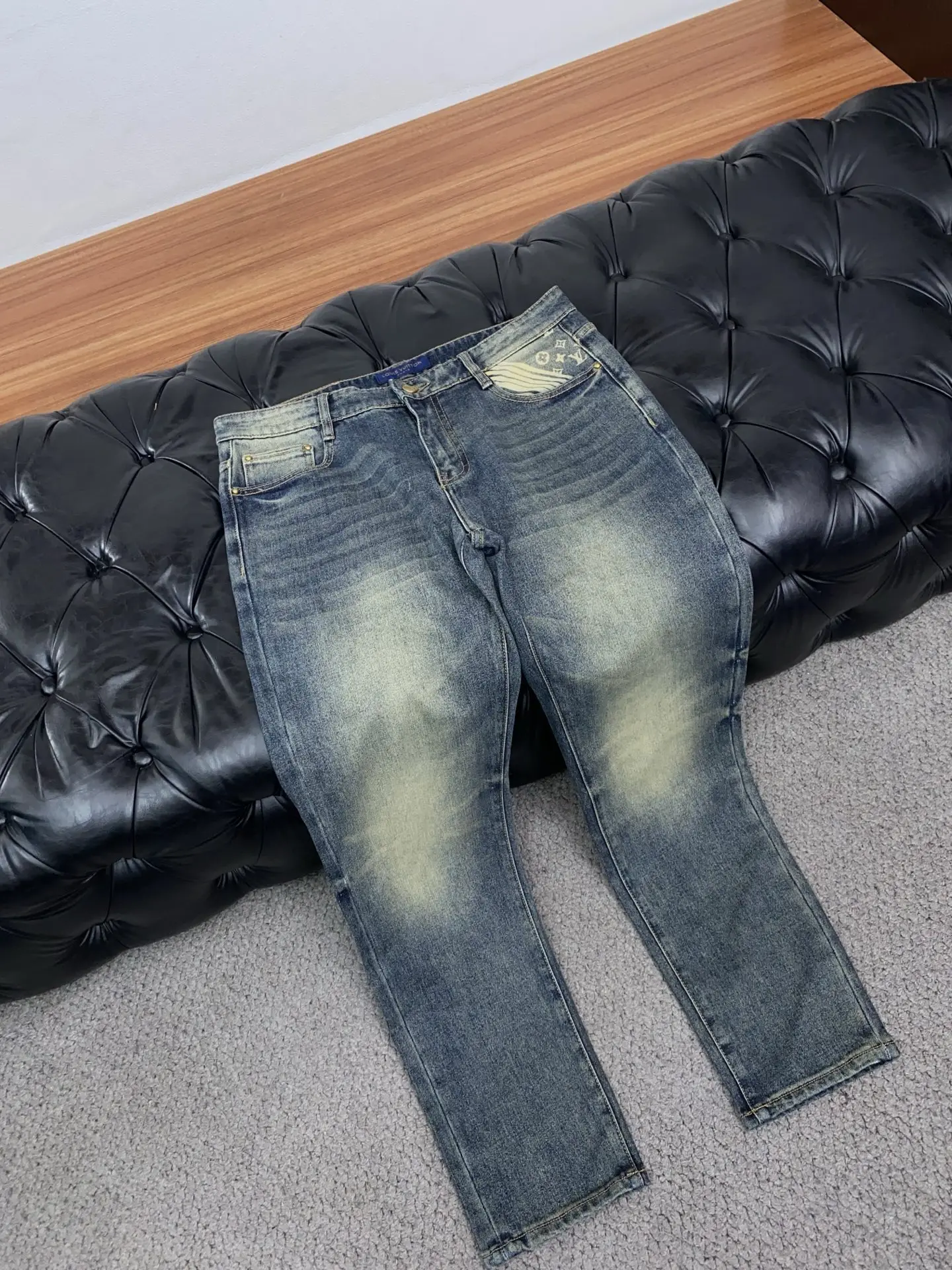 Slim-Fit Straight-Leg Washed Jeans D17522574 — view 6