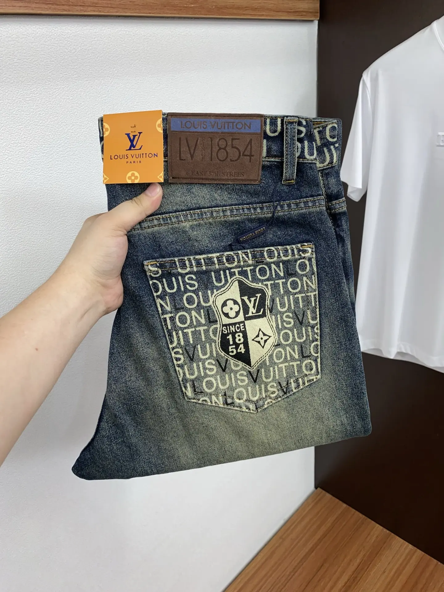 Slim-Fit Straight-Leg Washed Jeans D17522573