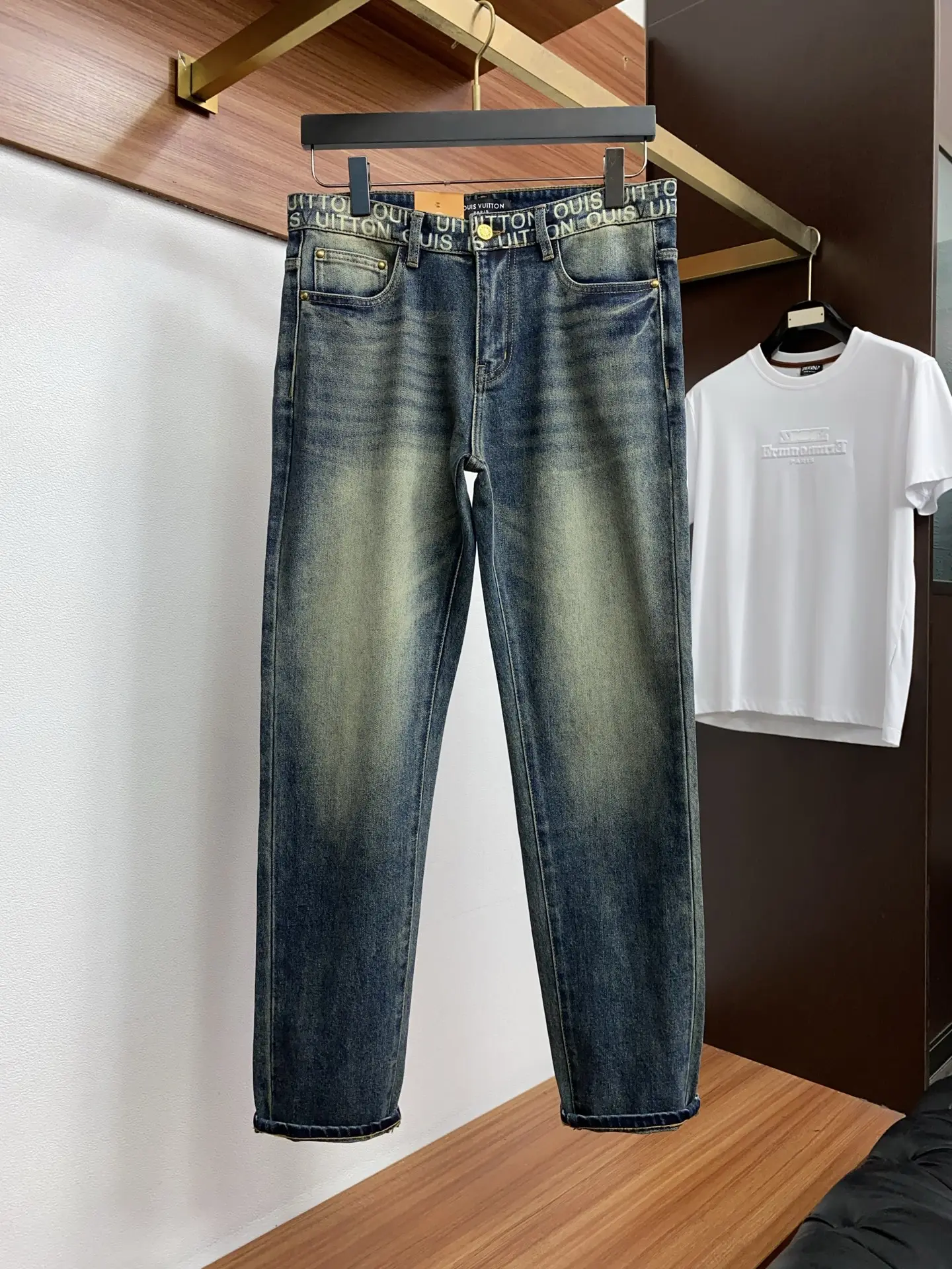 Slim-Fit Straight-Leg Washed Jeans D17522573 — view 3