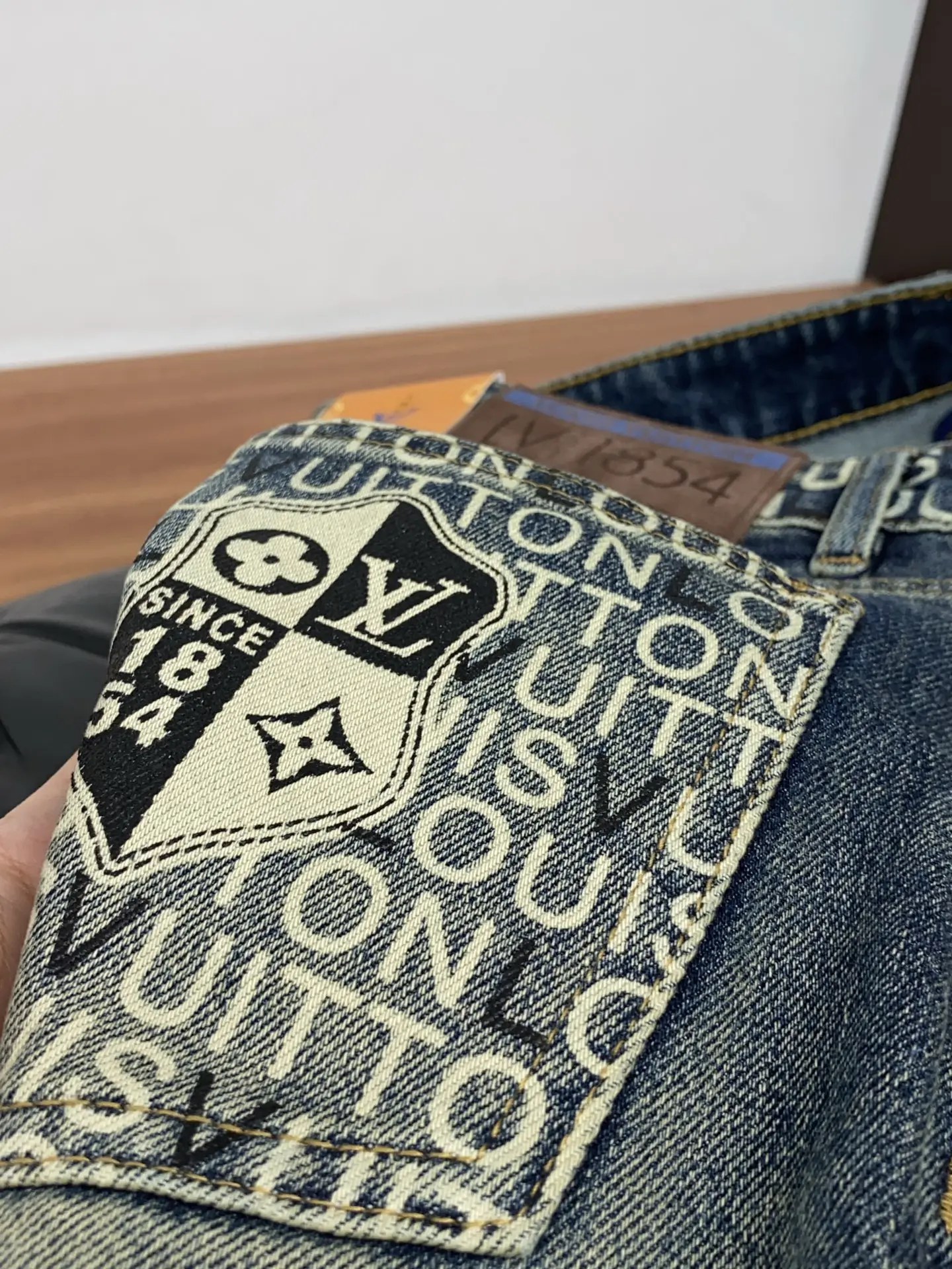 Slim-Fit Straight-Leg Washed Jeans D17522573 — view 6