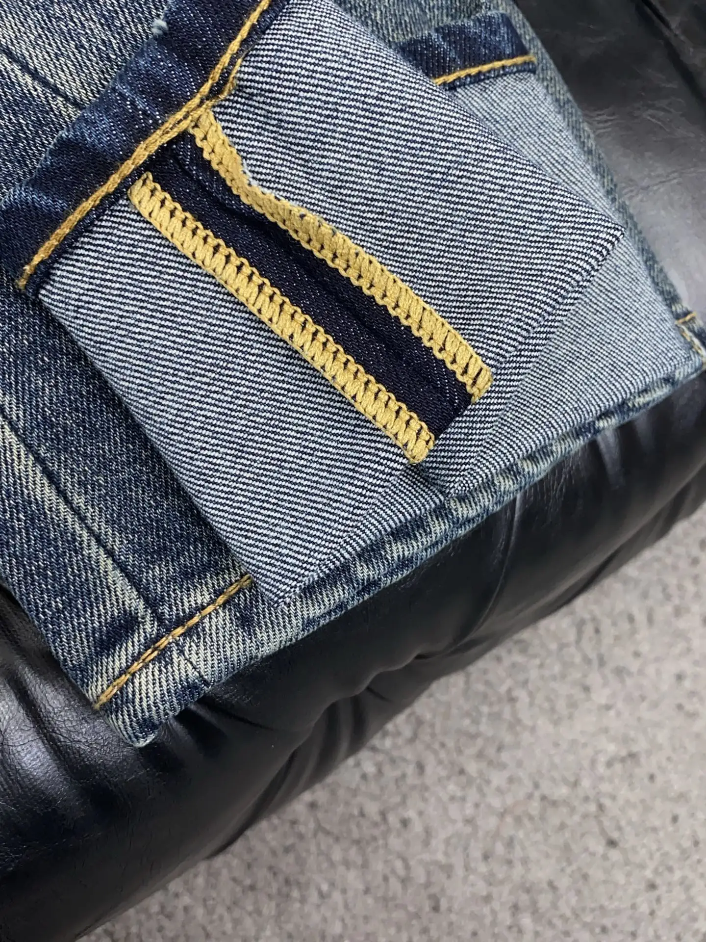 Slim-Fit Straight-Leg Washed Jeans D17522573 — view 8