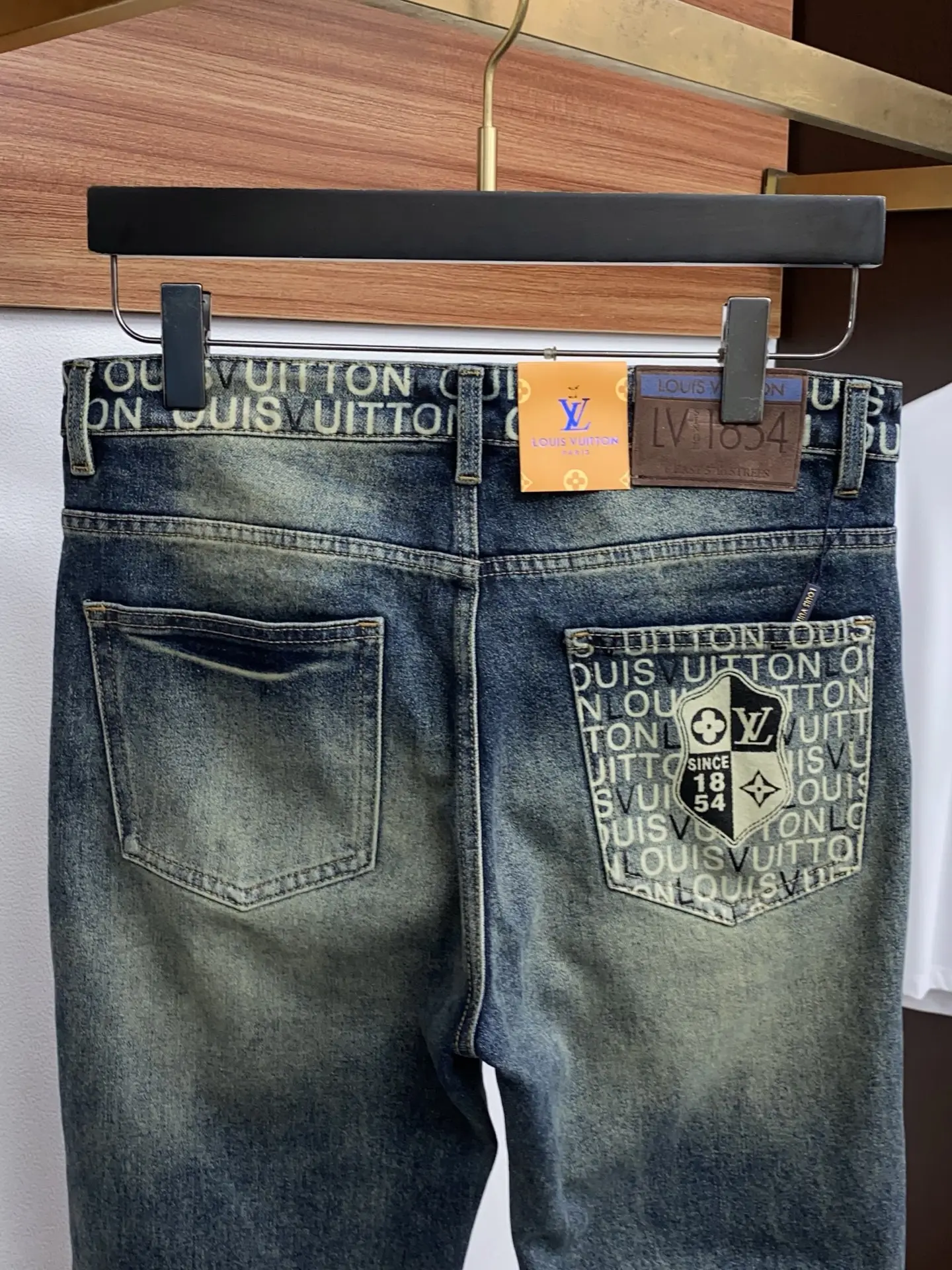 Slim-Fit Straight-Leg Washed Jeans D17522573 — view 9